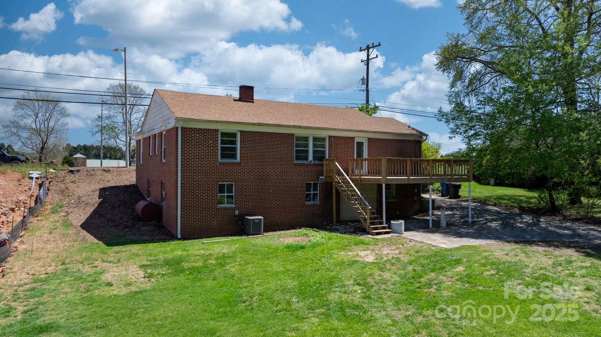 3015 North Center Street 6 Property Photo 5