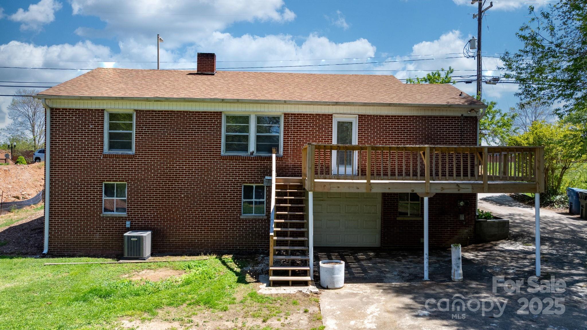 3015 North Center Street 6 Property Photo 7