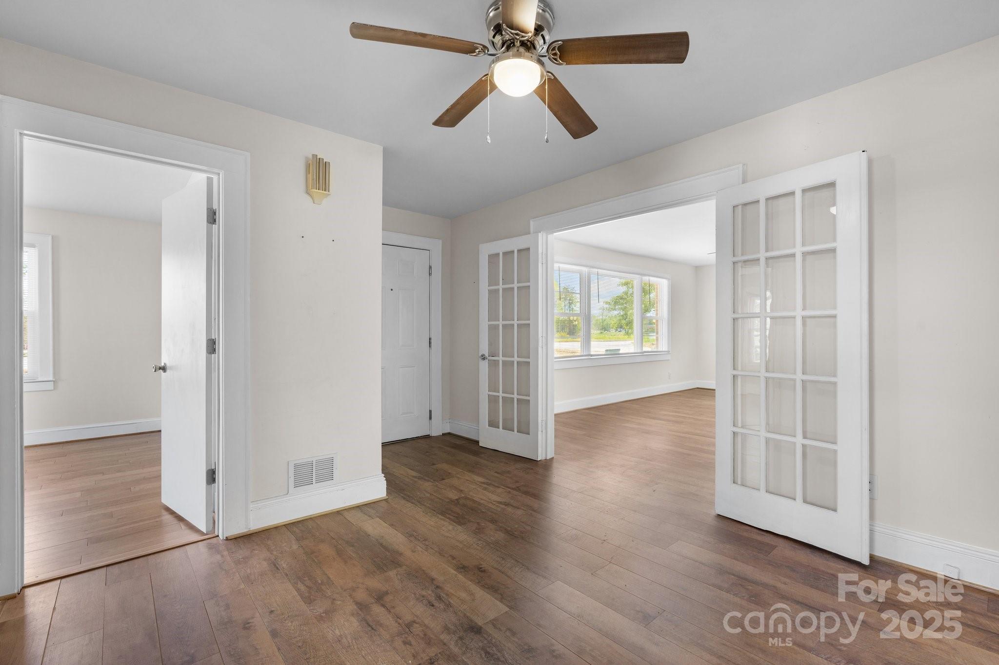 3015 North Center Street 6 Property Photo 21