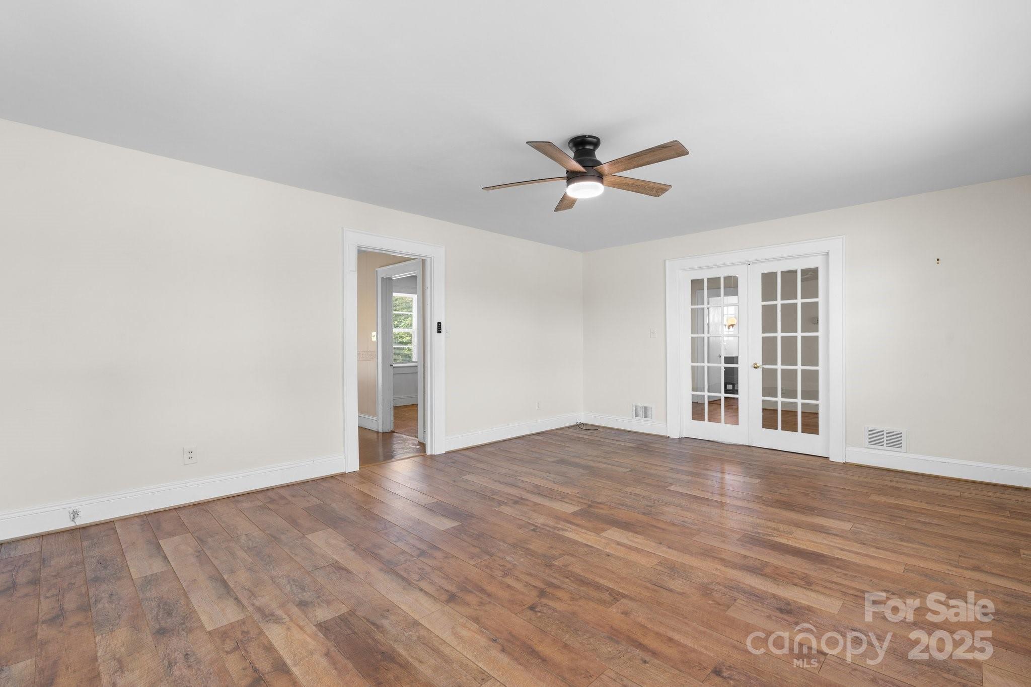 3015 North Center Street 6 Property Photo 24