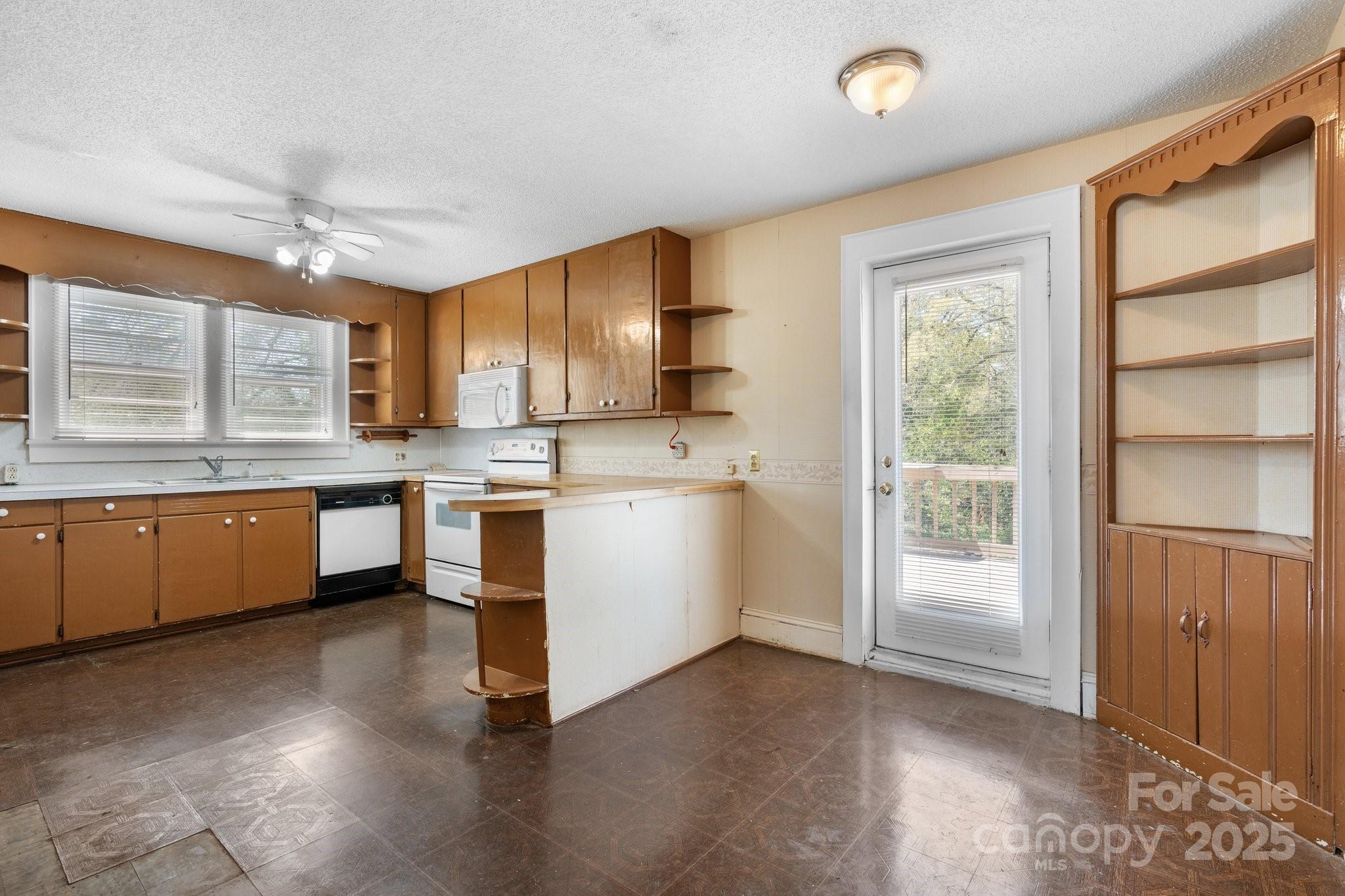 3015 North Center Street 6 Property Photo 25