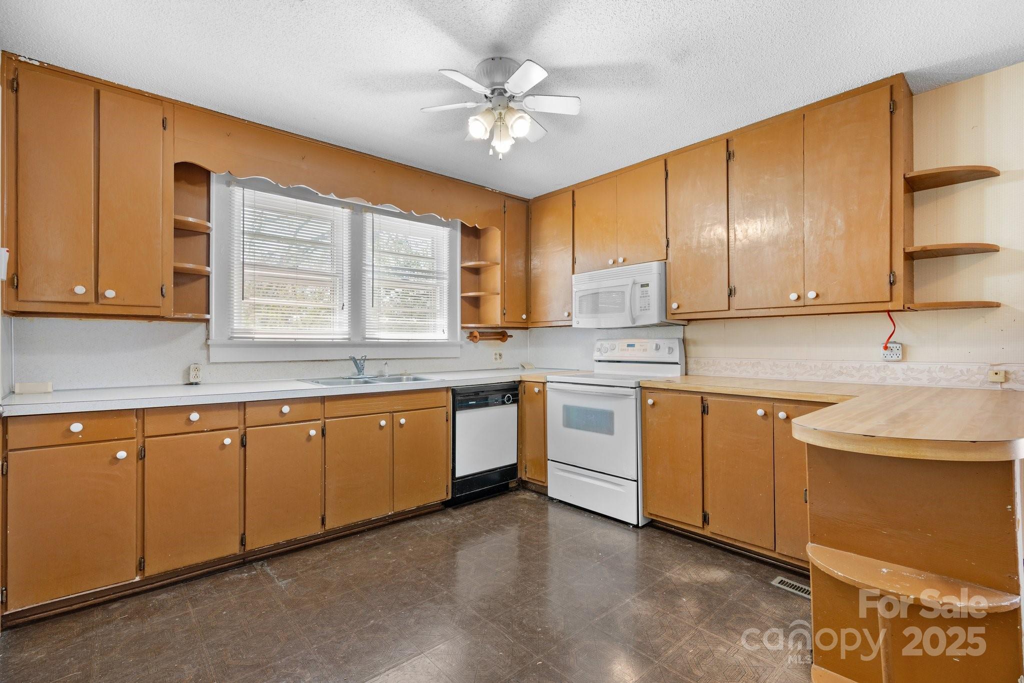 3015 North Center Street 6 Property Photo 26