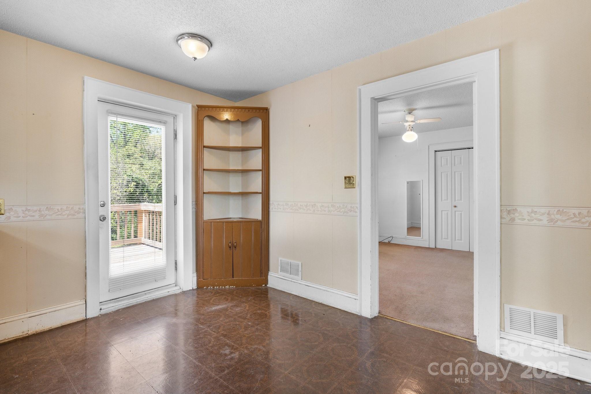 3015 North Center Street 6 Property Photo 28