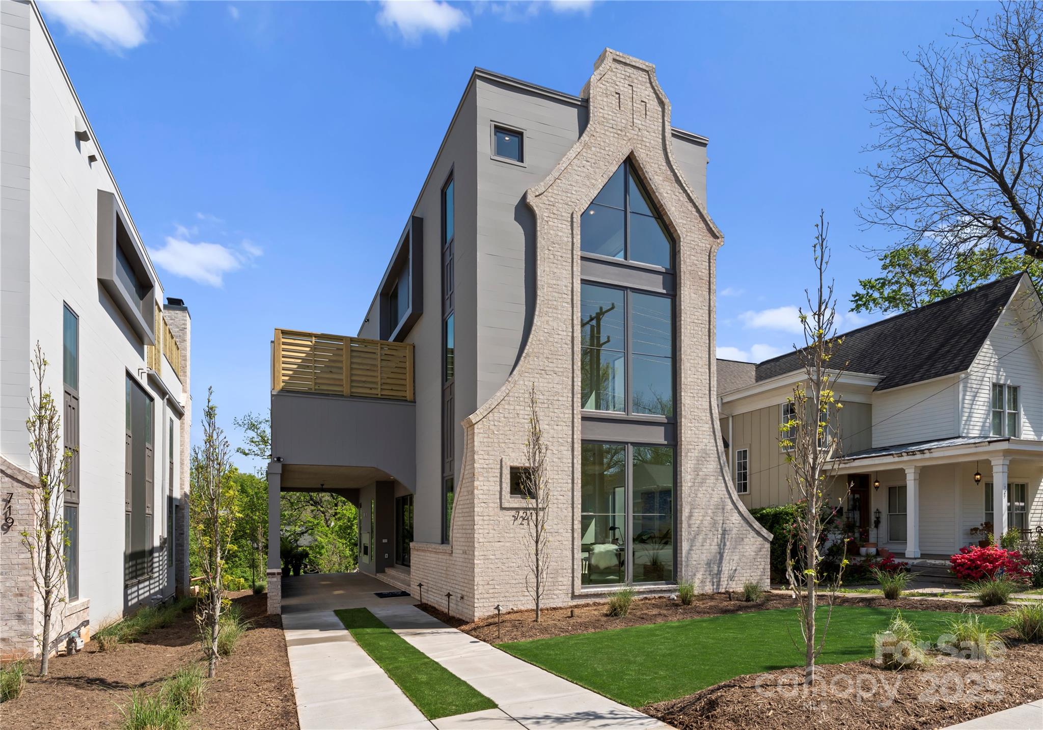 721 Charles Avenue Property Photo