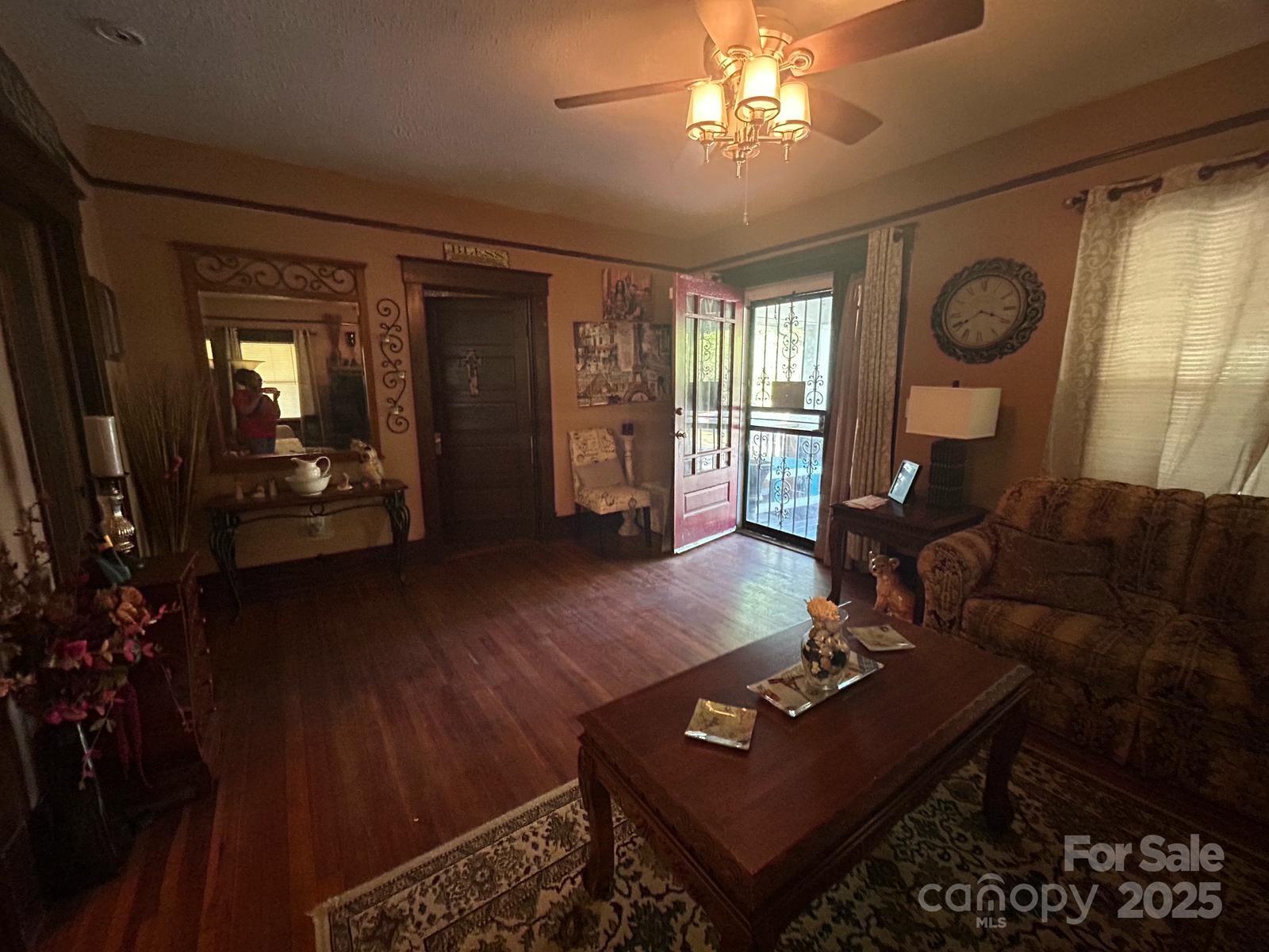 829 Green Street Property Photo 2