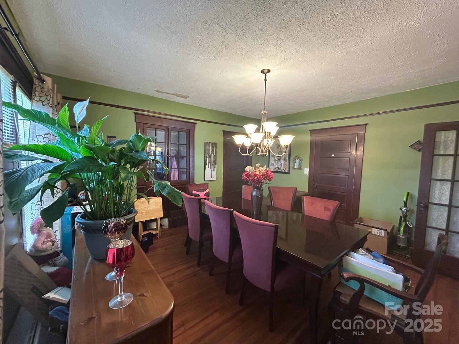 829 Green Street Property Photo 3