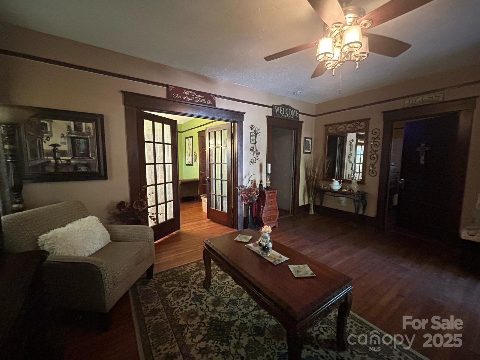 829 Green Street Property Photo 4