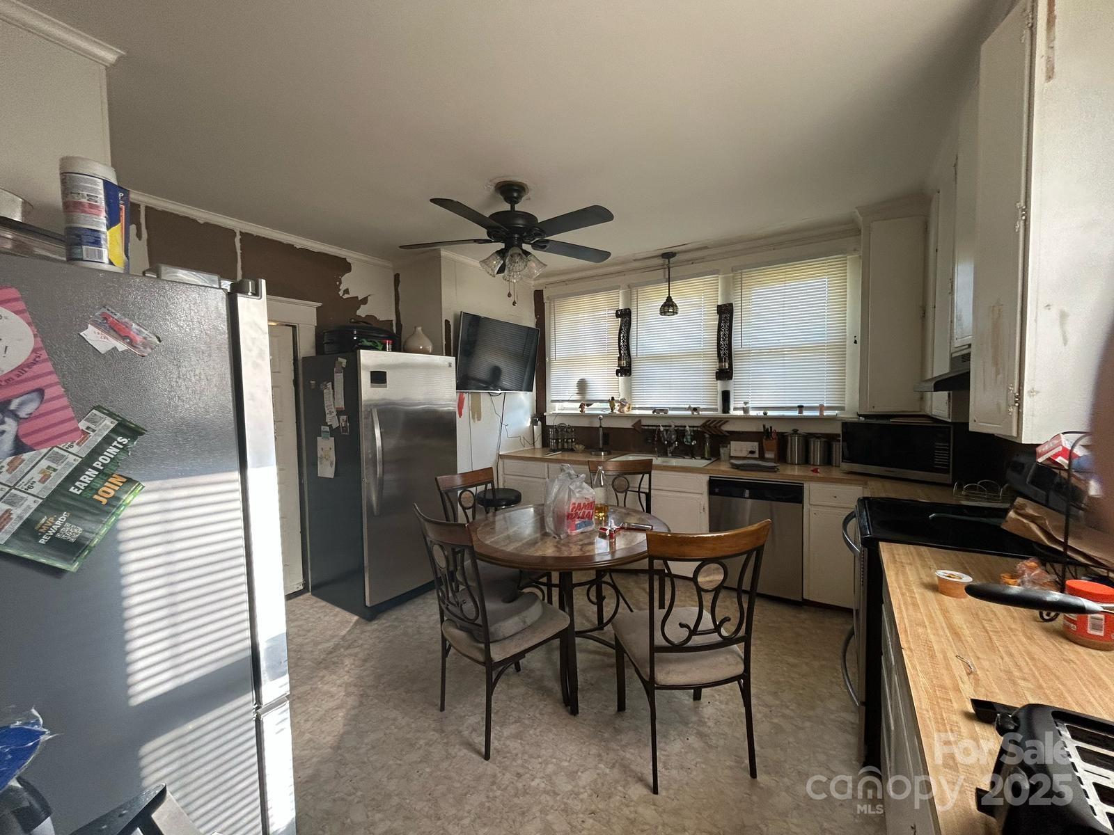 829 Green Street Property Photo 9