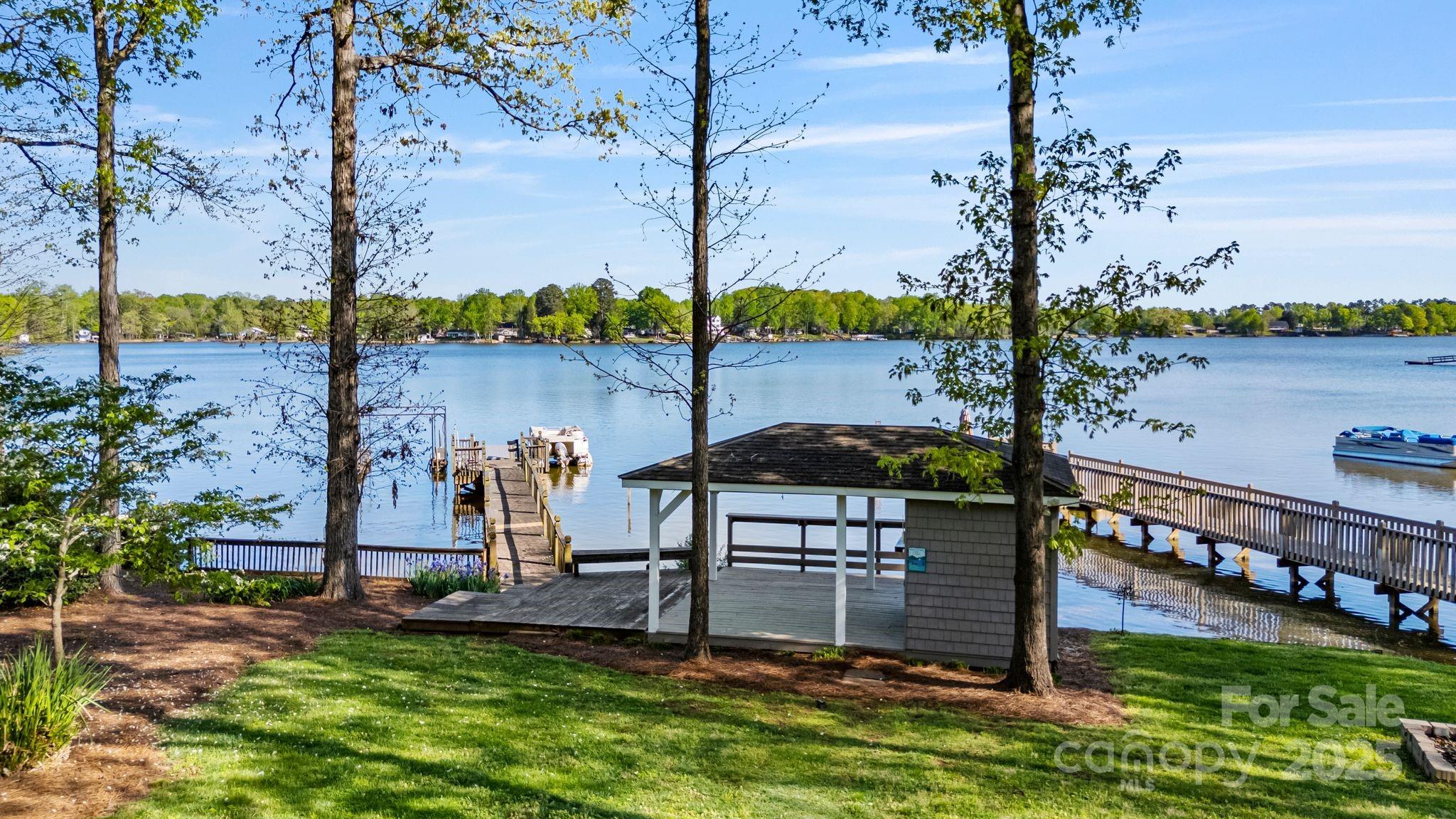 1711 Riverside Drive Property Photo 1