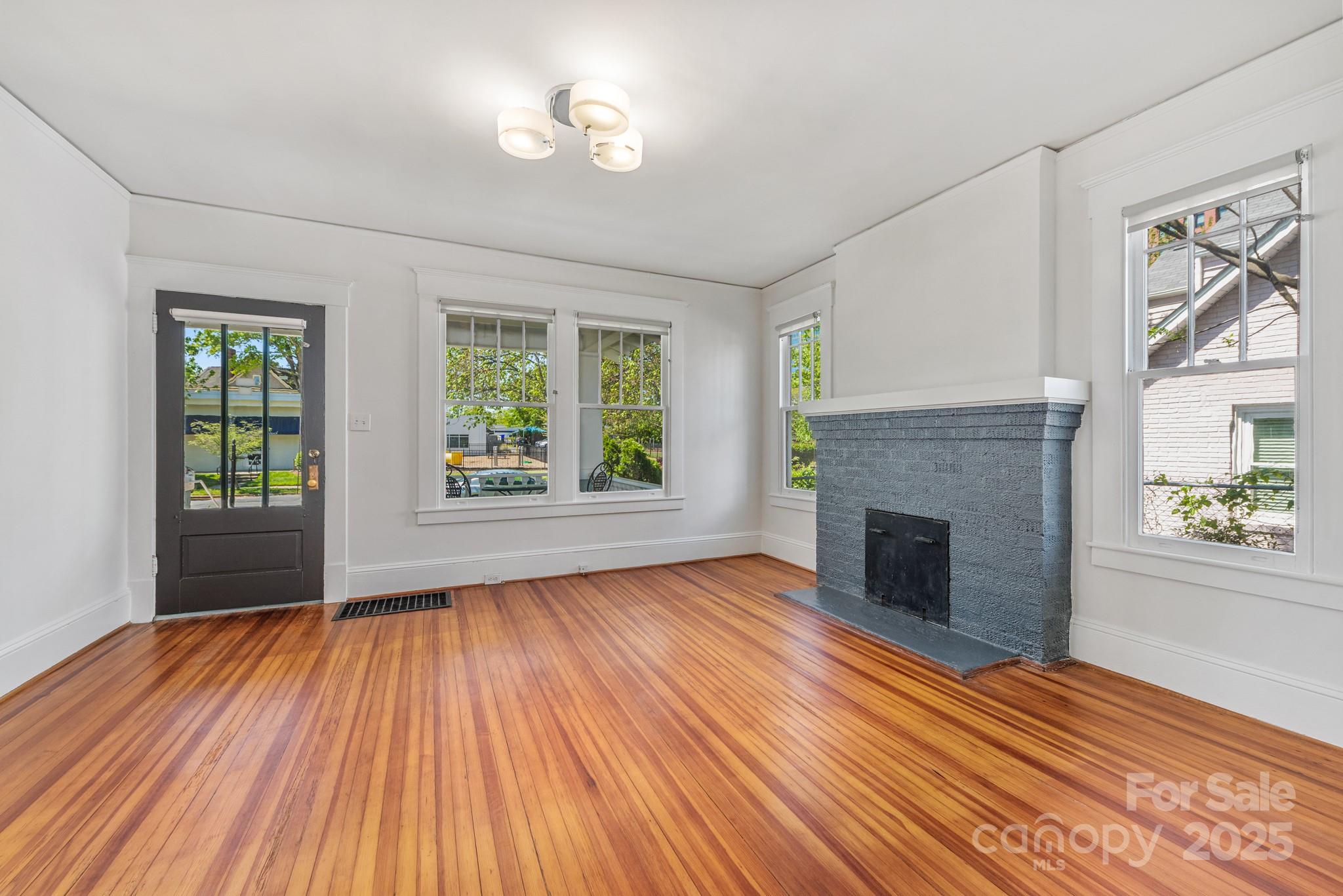 221 E Kingston Avenue Property Photo 6