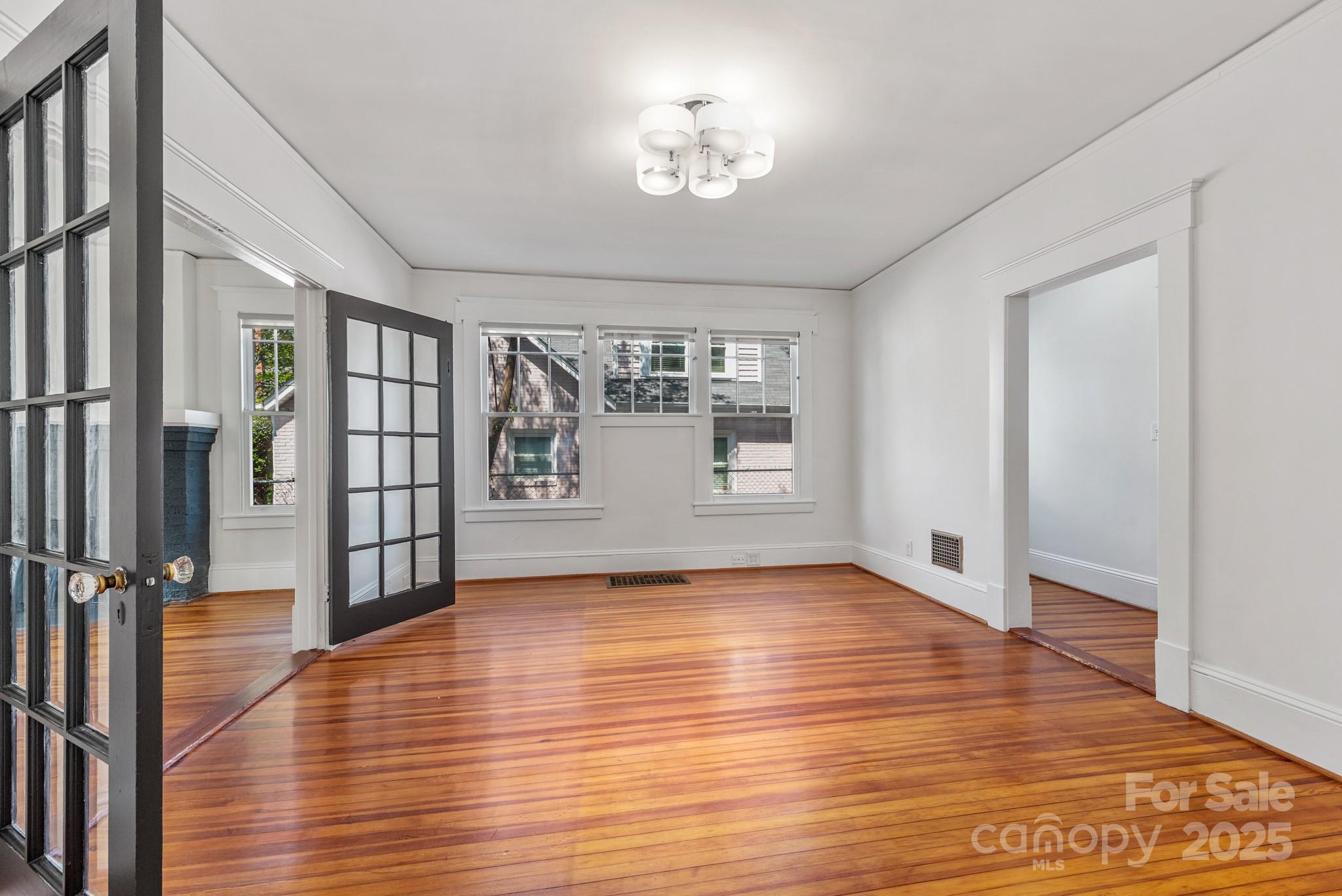 221 E Kingston Avenue Property Photo 8
