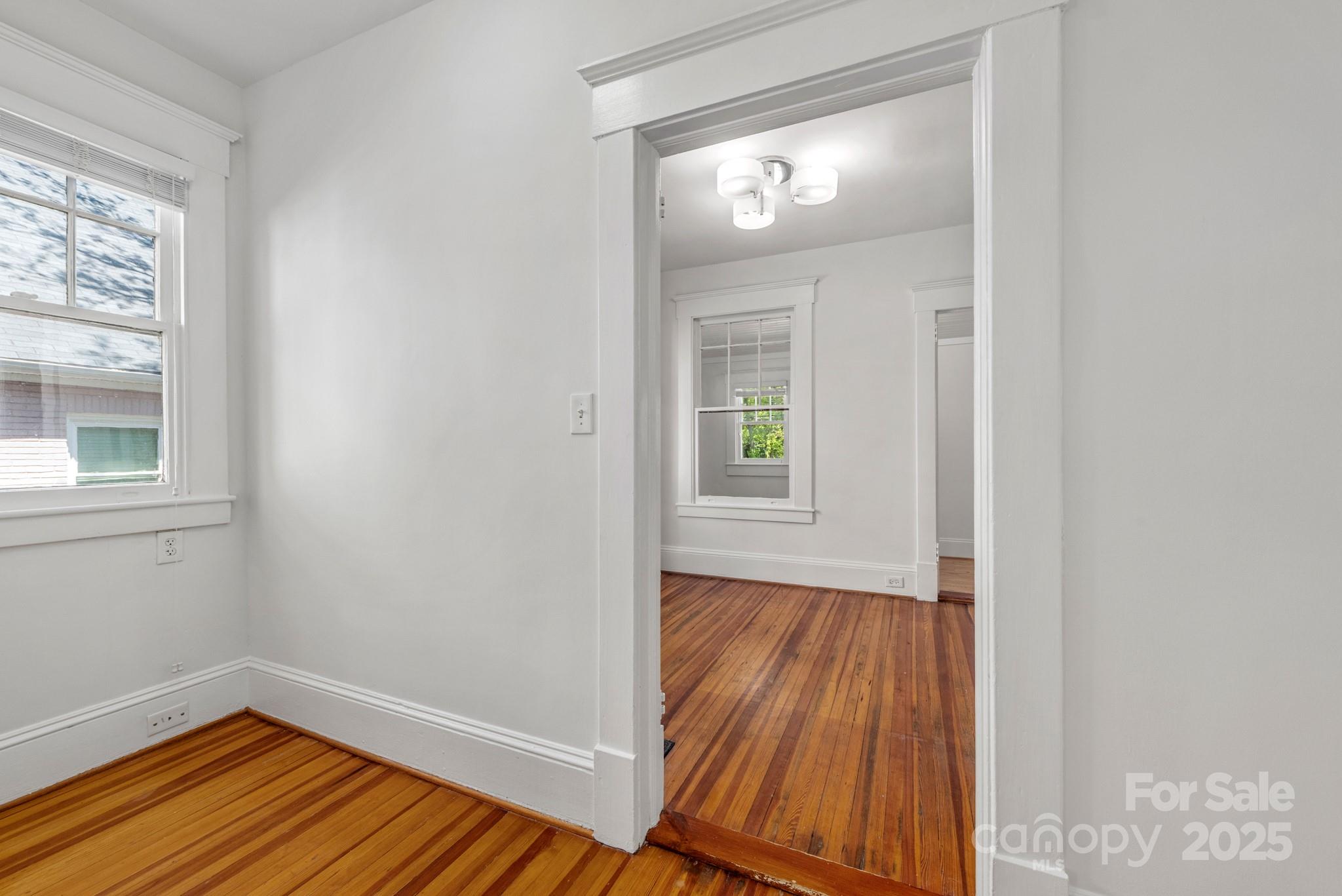 221 E Kingston Avenue Property Photo 10