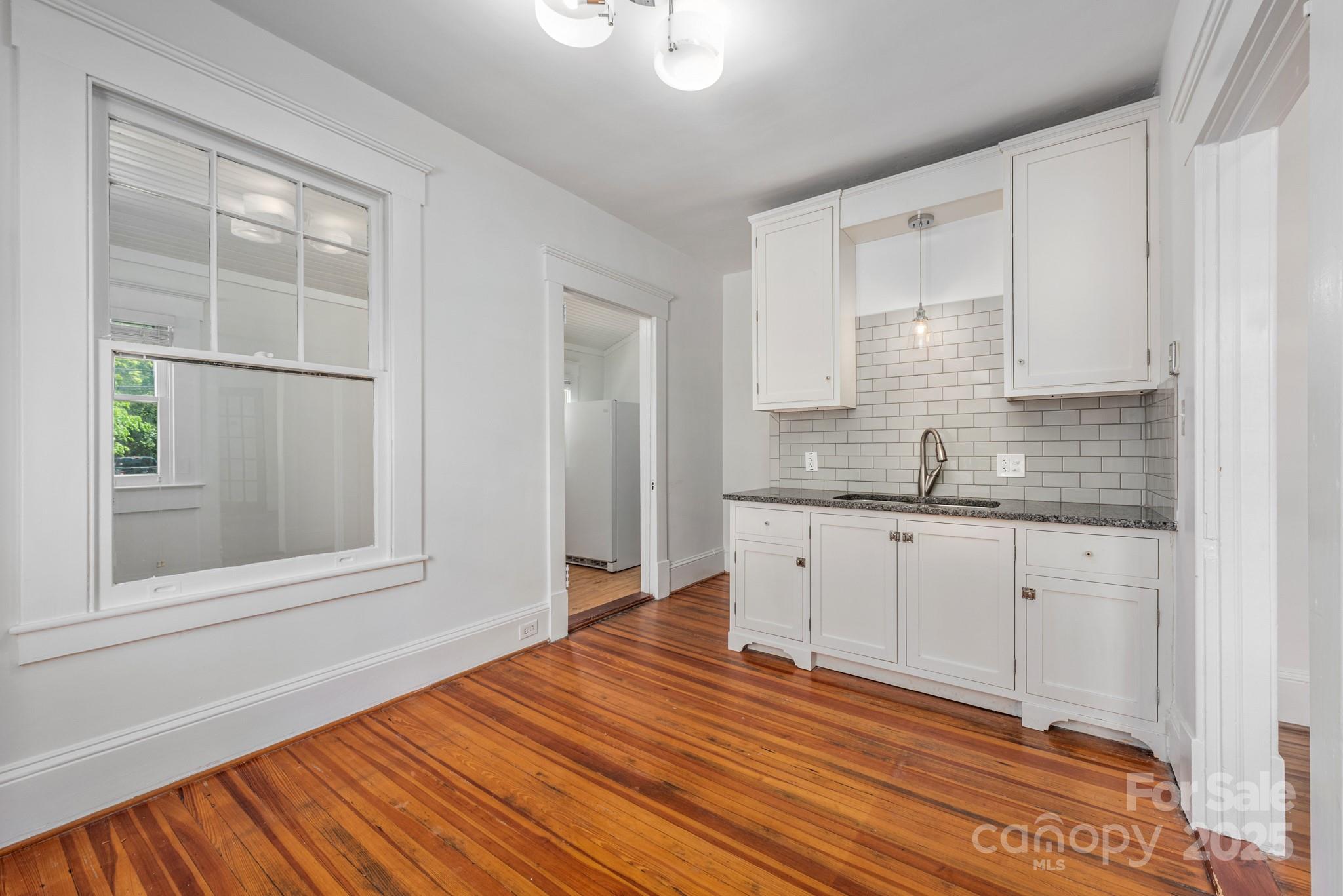 221 E Kingston Avenue Property Photo 11