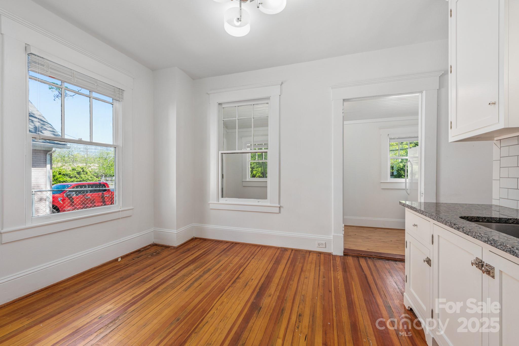 221 E Kingston Avenue Property Photo 12