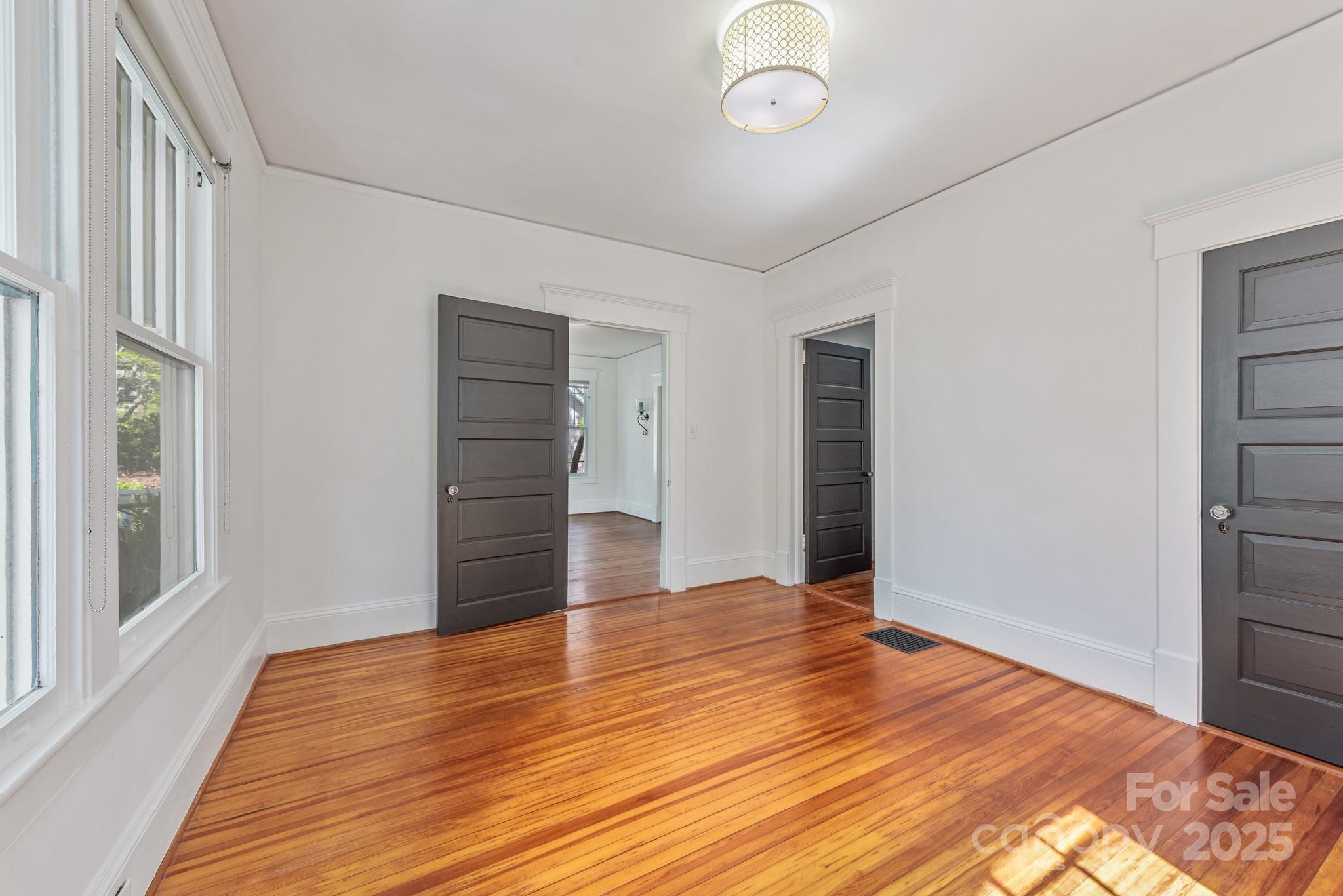 221 E Kingston Avenue Property Photo 13