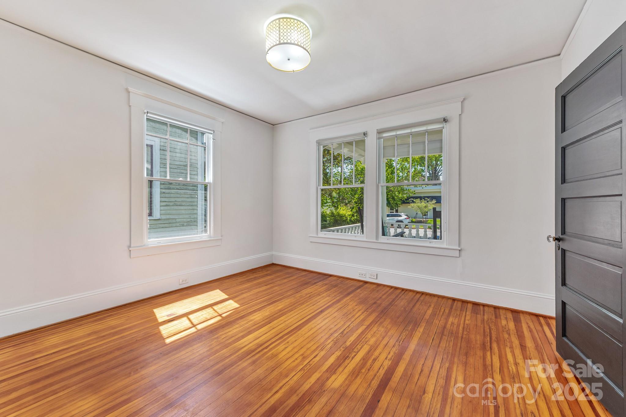 221 E Kingston Avenue Property Photo 14