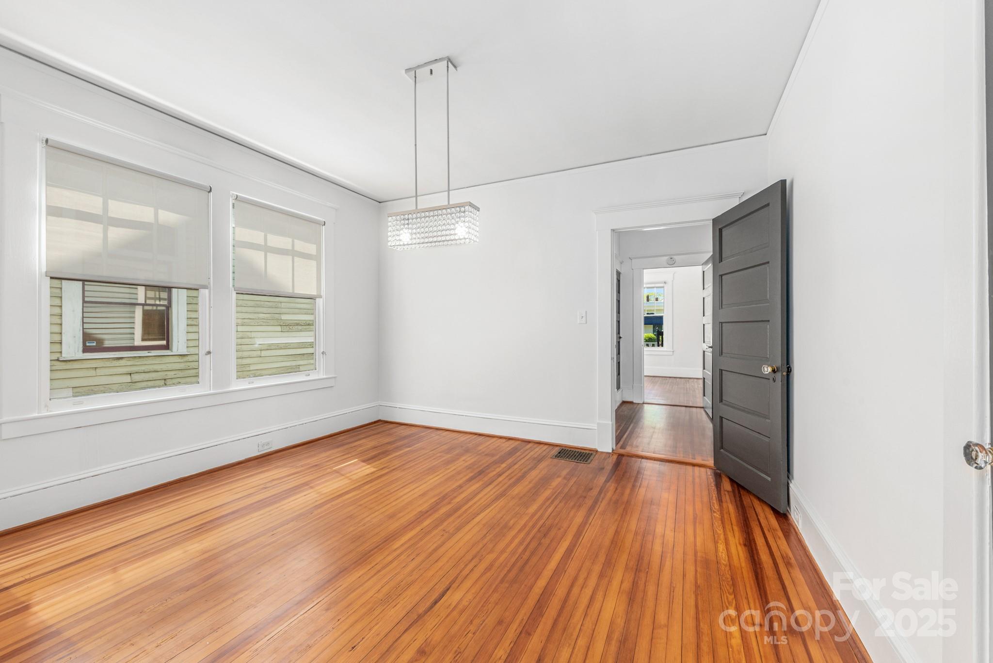 221 E Kingston Avenue Property Photo 16