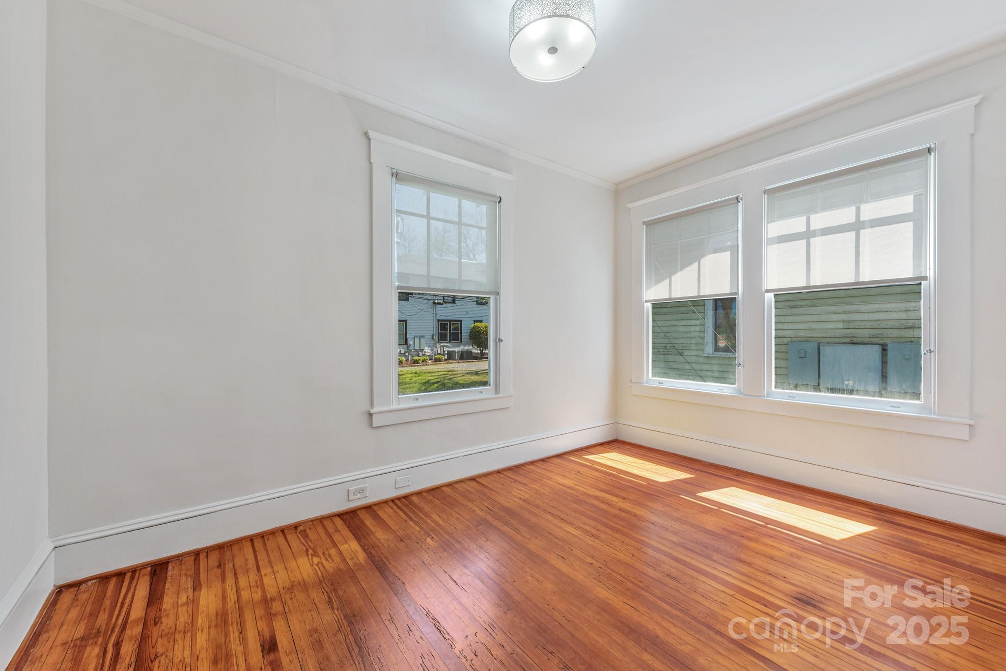 221 E Kingston Avenue Property Photo 18