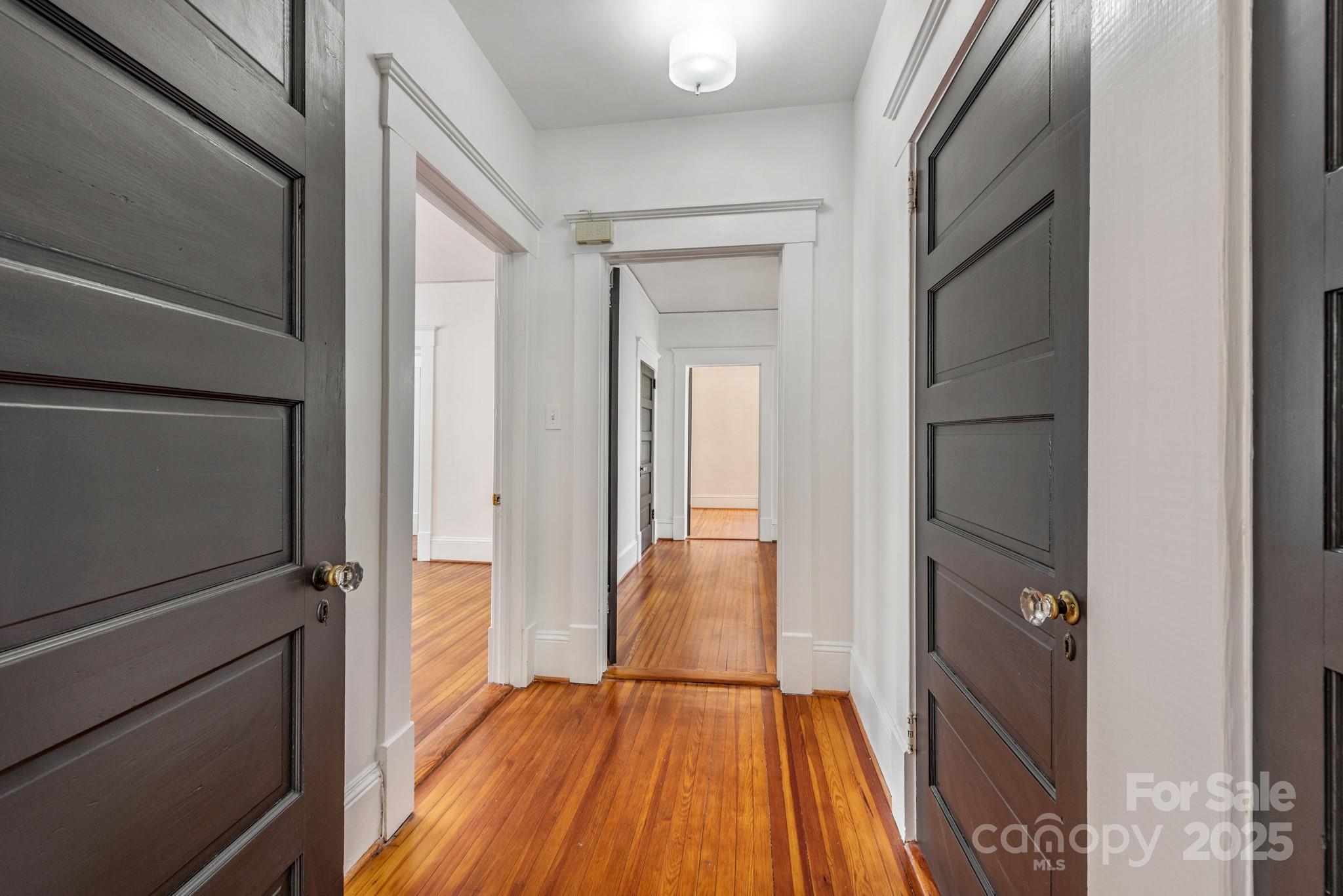 221 E Kingston Avenue Property Photo 19
