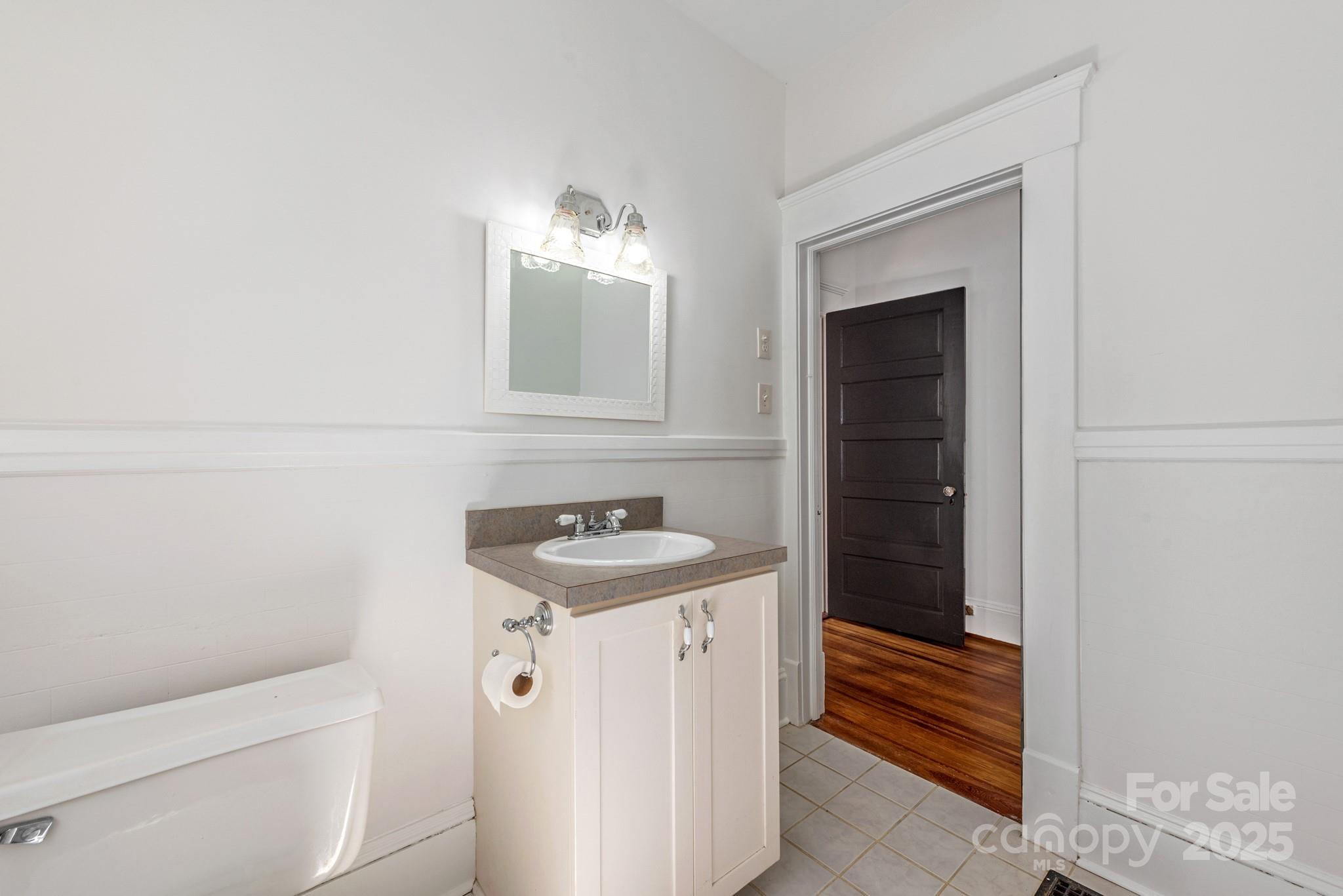 221 E Kingston Avenue Property Photo 20