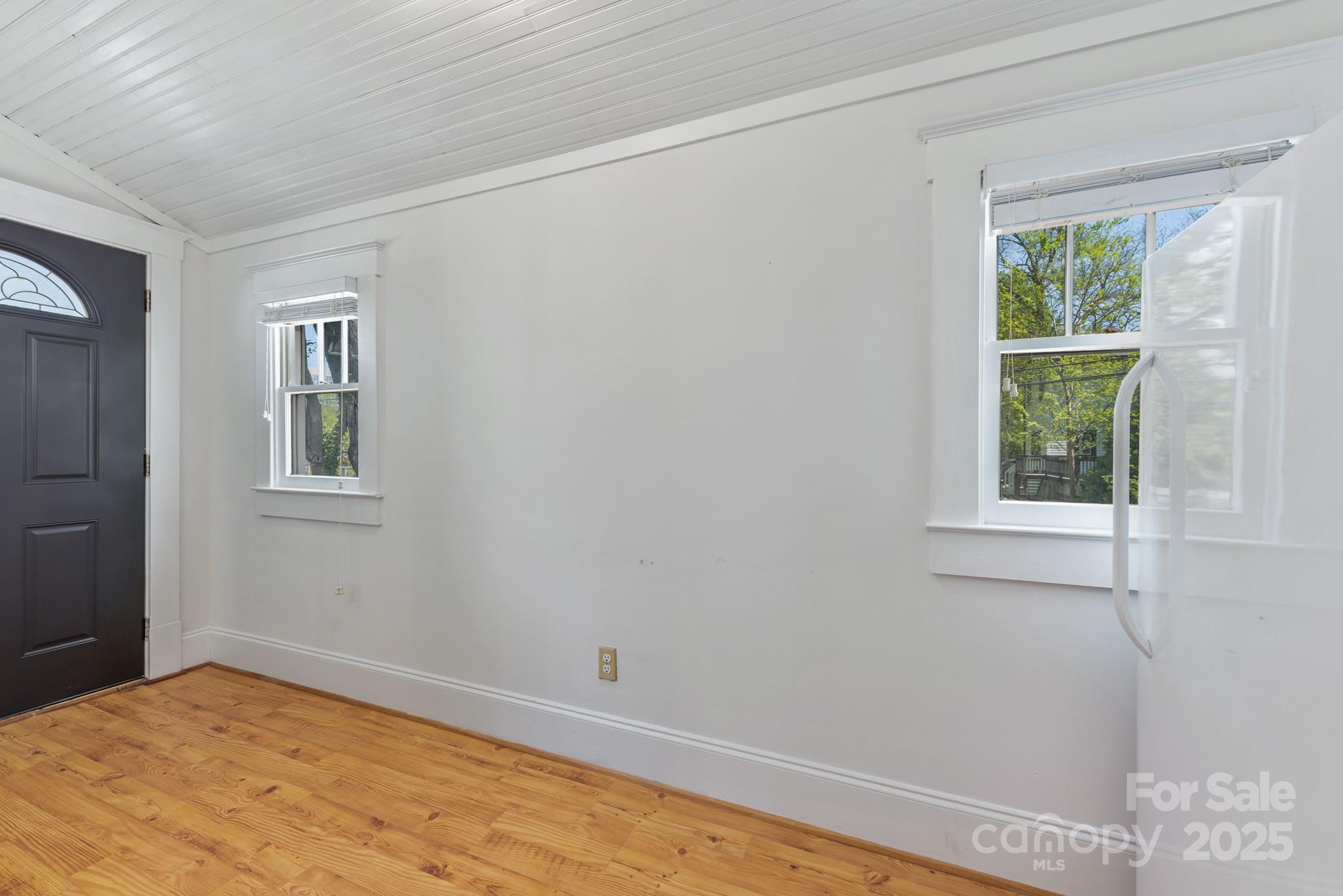 221 E Kingston Avenue Property Photo 21