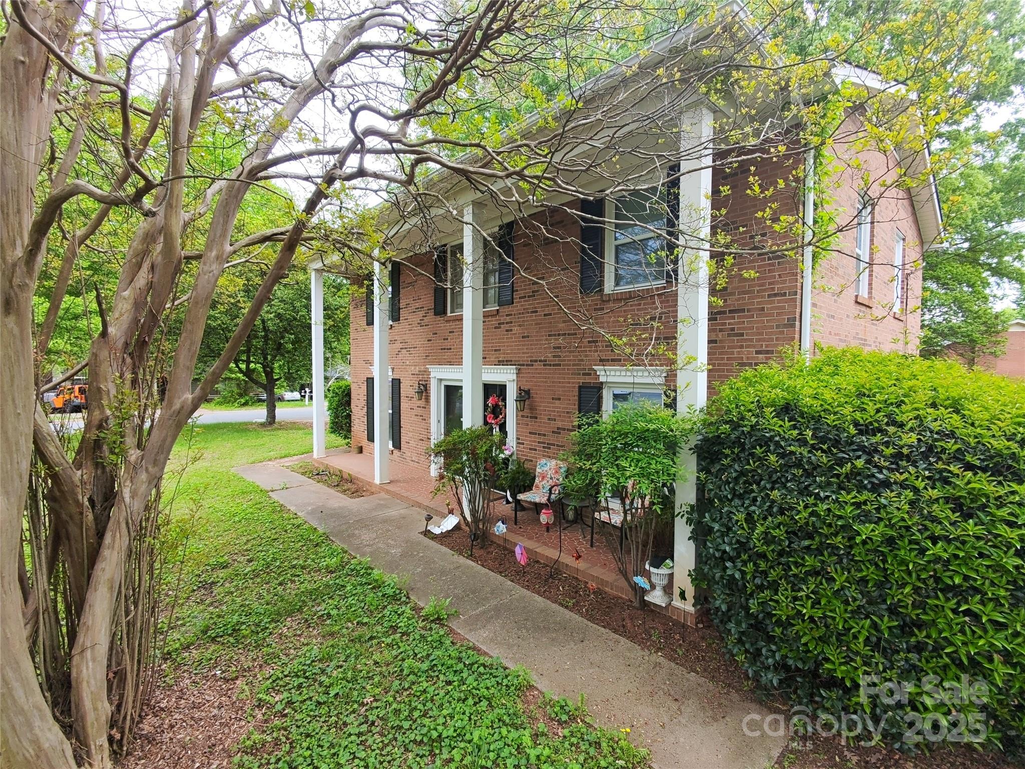 7714 Albemarle Road - Property Photo 3