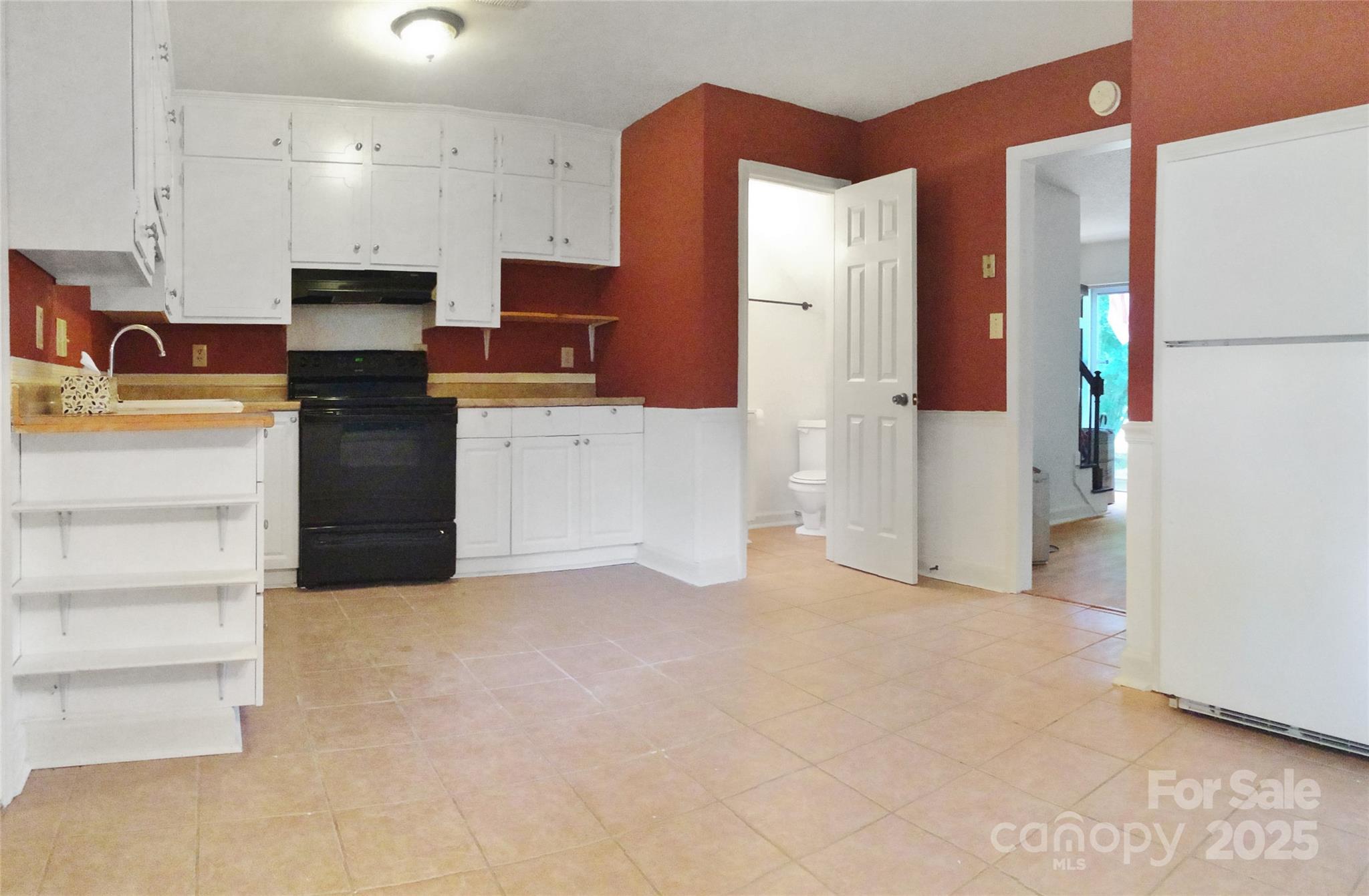 7714 Albemarle Road - Property Photo 8