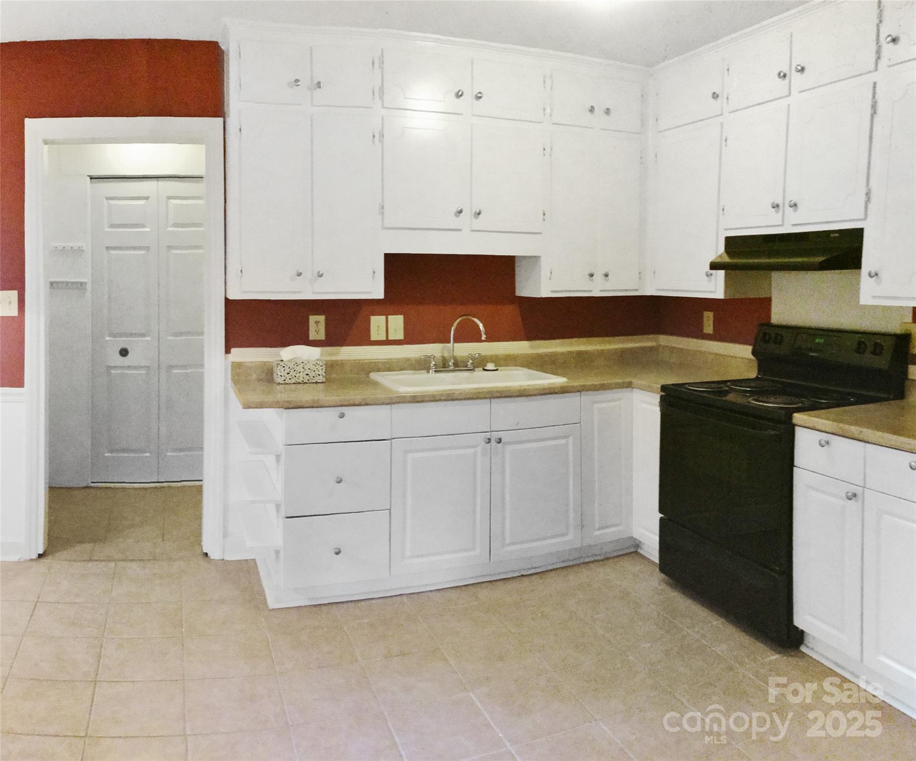 7714 Albemarle Road - Property Photo 9