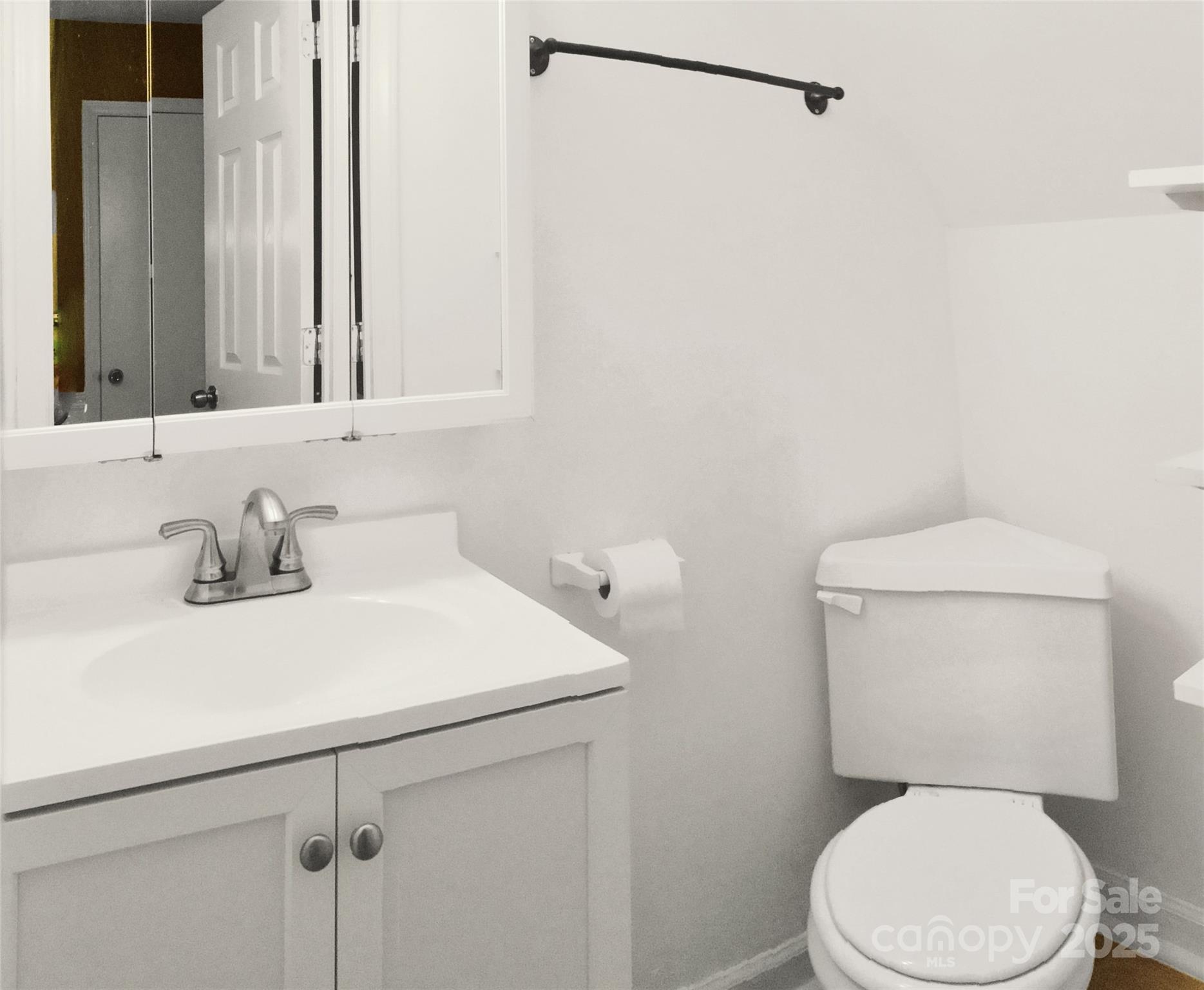 7714 Albemarle Road - Property Photo 15