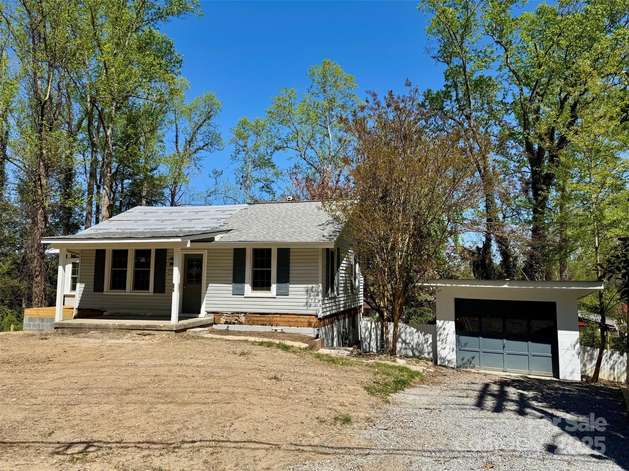 1812 Lower Ridgewood Boulevard Property Photo