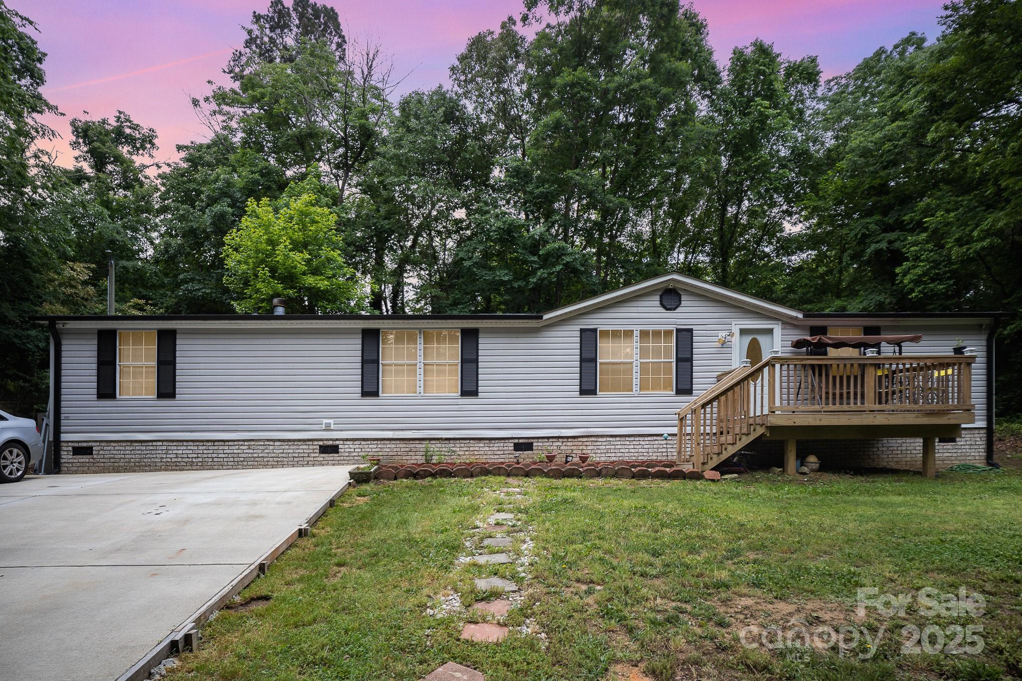 114 Oakland Road Property Photo