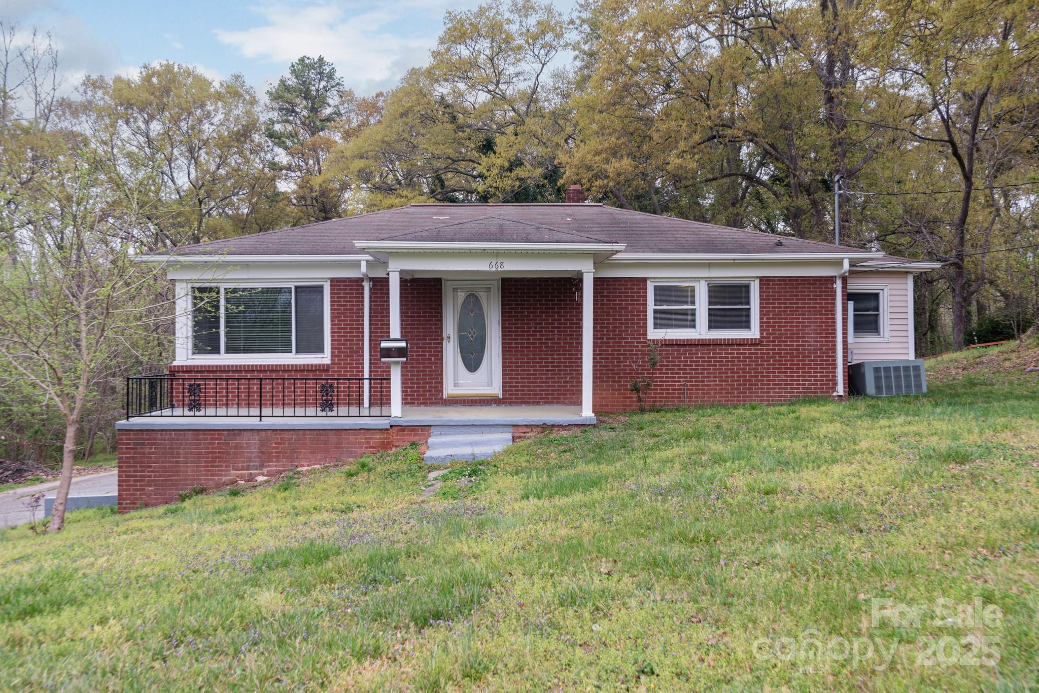 668 Riverside Drive Property Photo