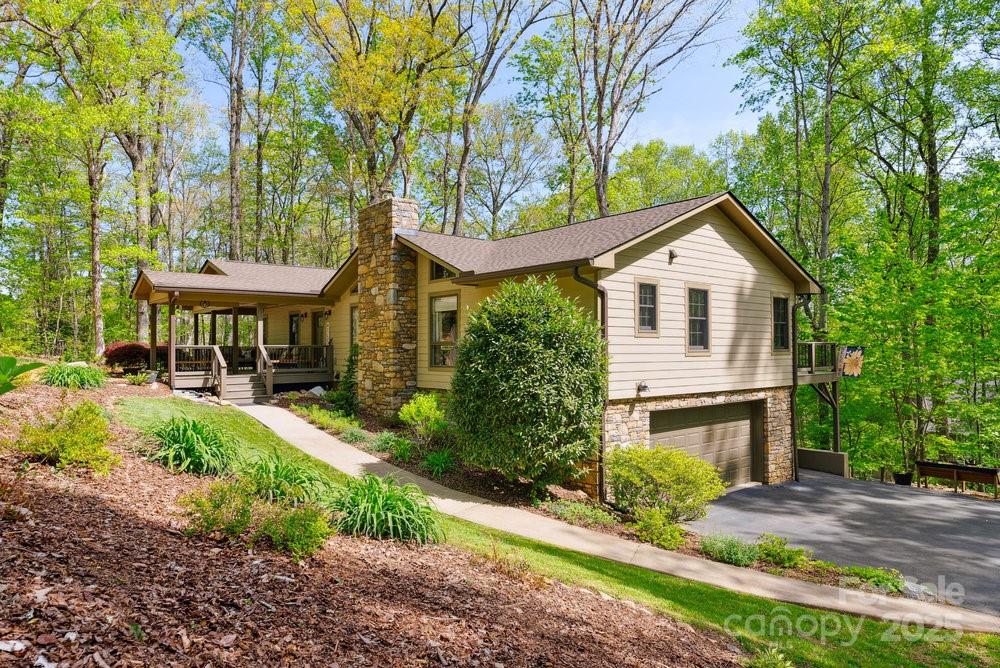 83 Lovers Loop Road Property Photo
