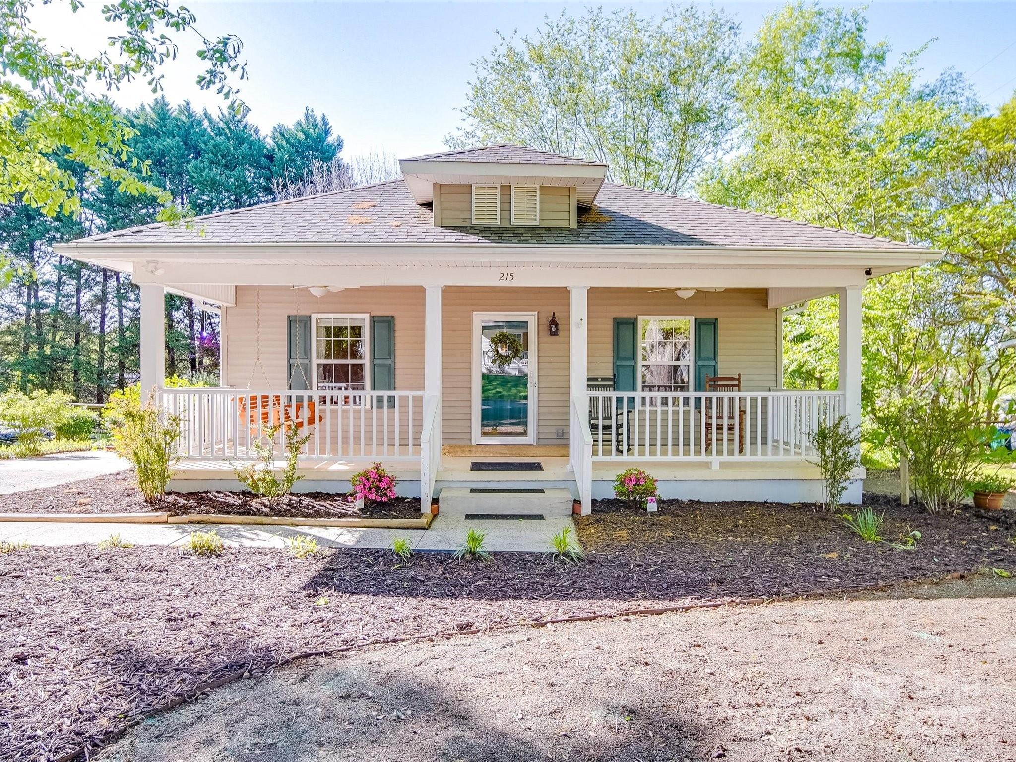 215 6th Street Property Photo