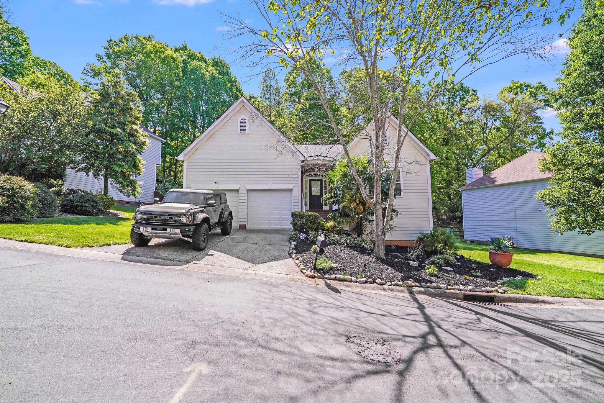 13817 Kings Carriage Lane Property Photo 1