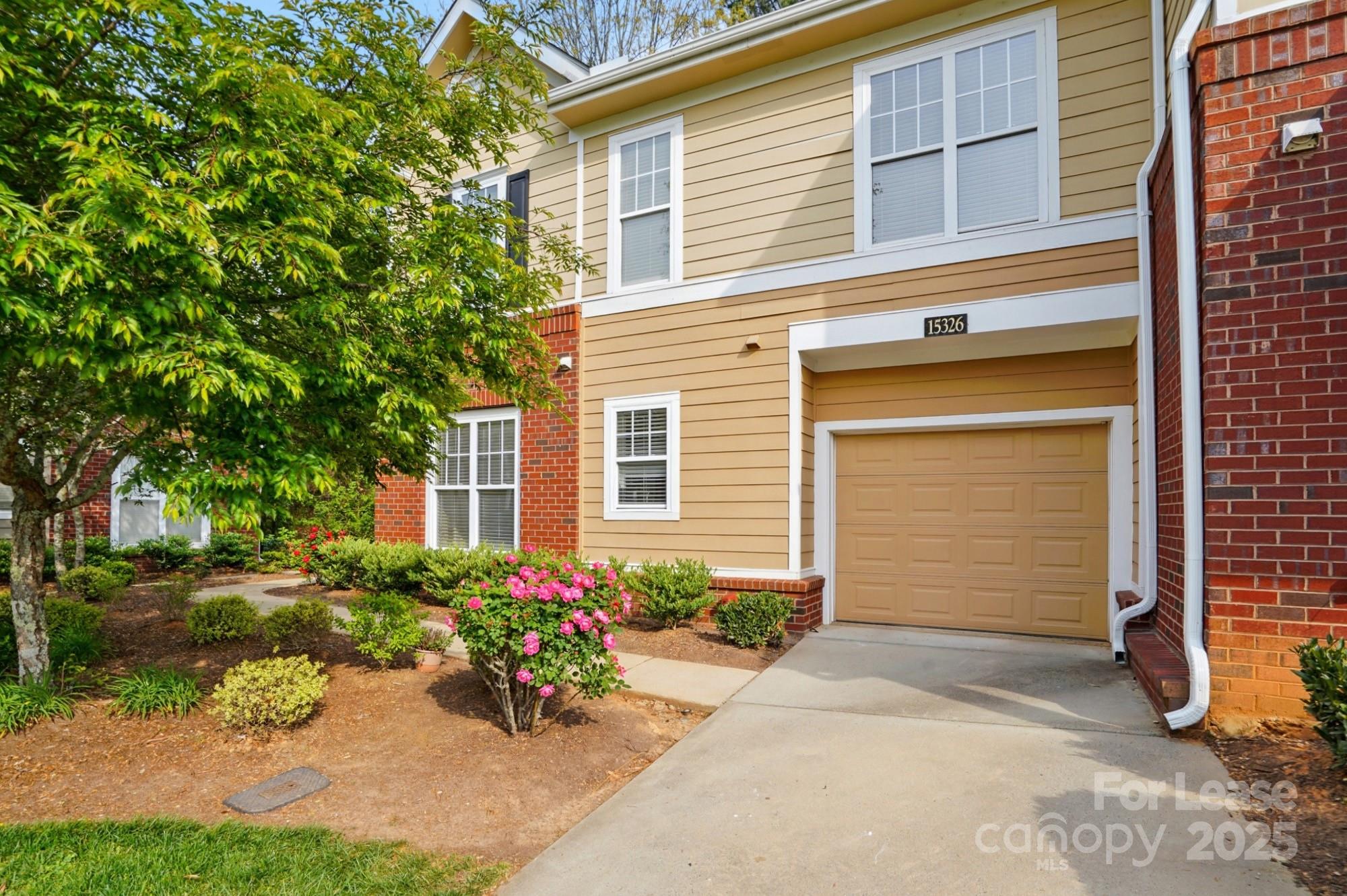 15326 Coventry Court Lane Property Photo