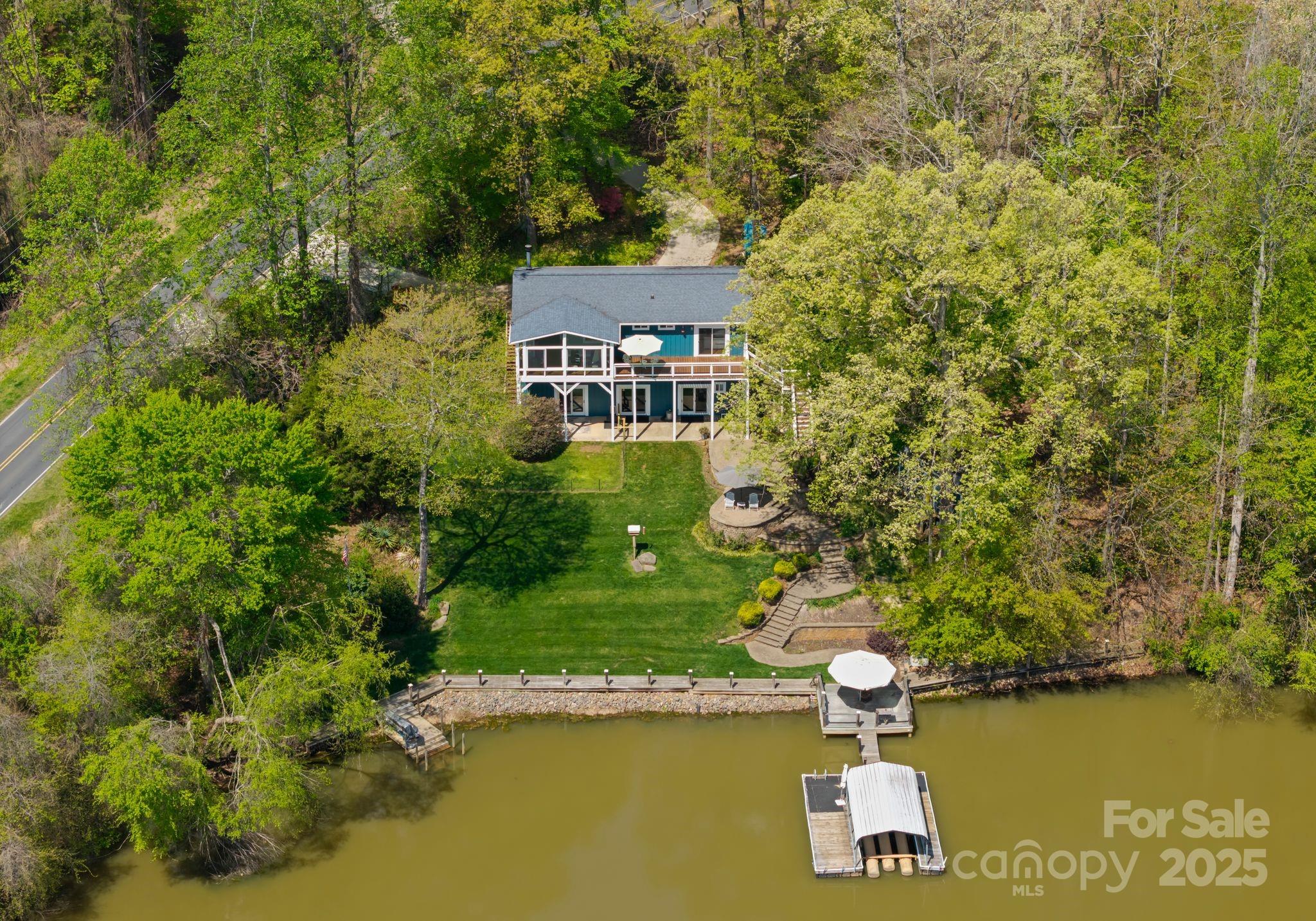1430 Mollys Backbone Road Property Photo