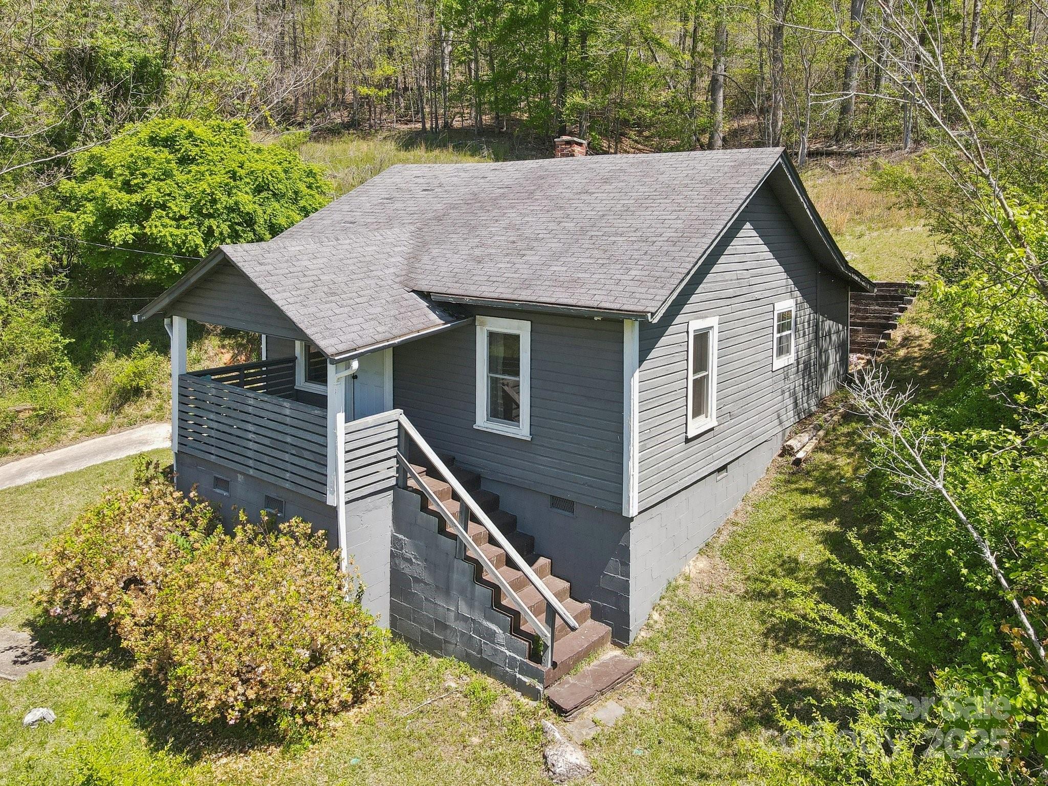 953 E Howard Street Property Photo