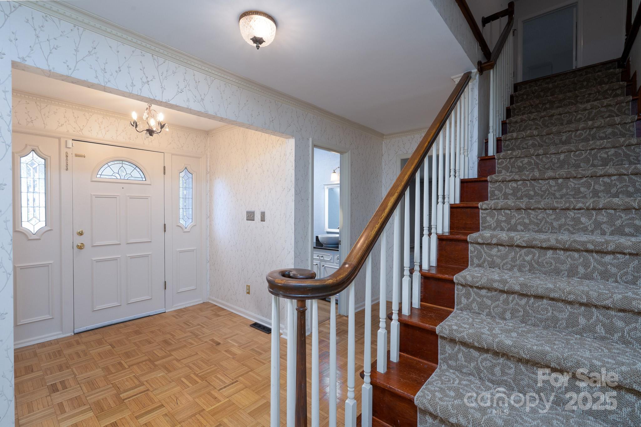 758 Williamsburg Drive Property Photo 3