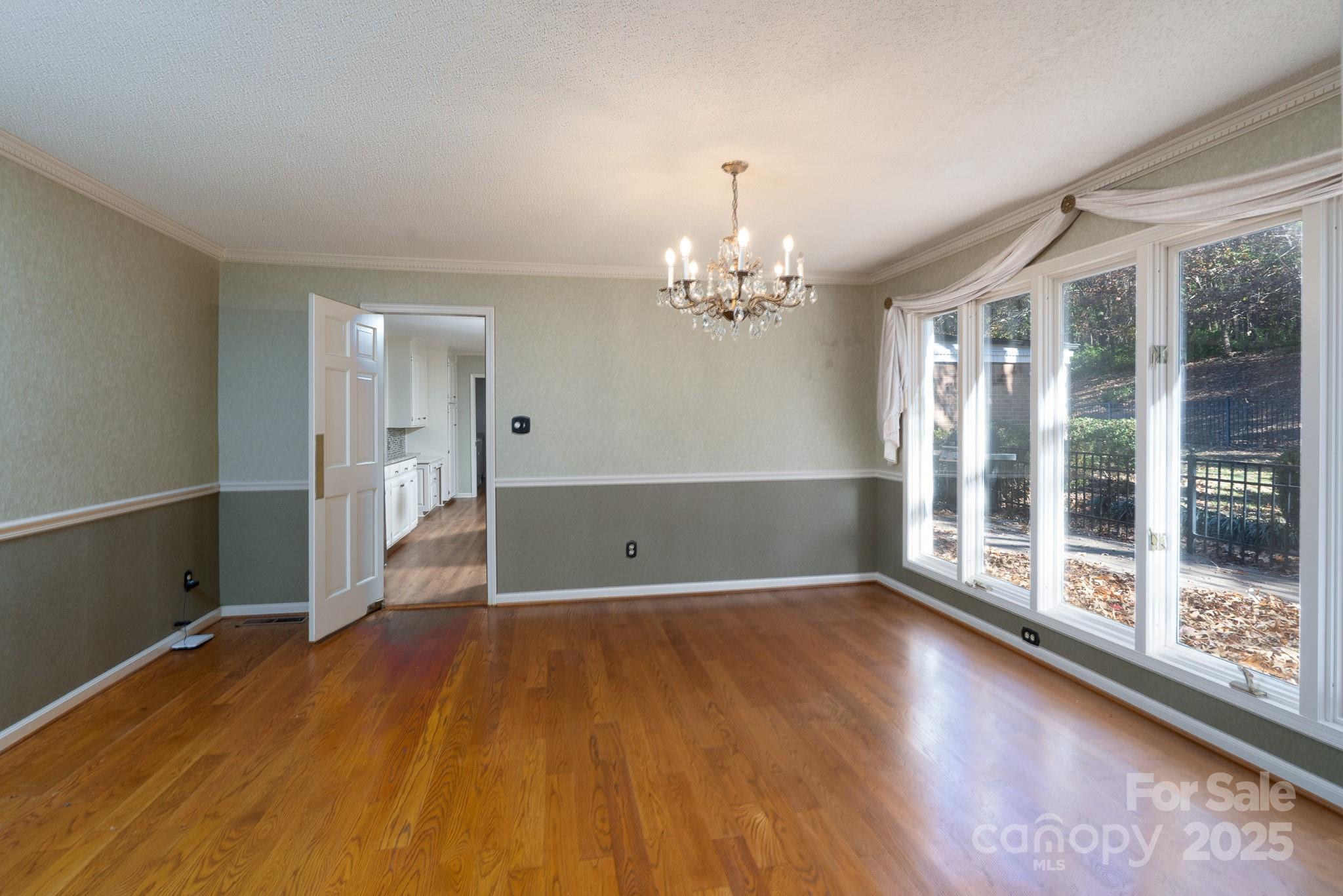 758 Williamsburg Drive Property Photo 11