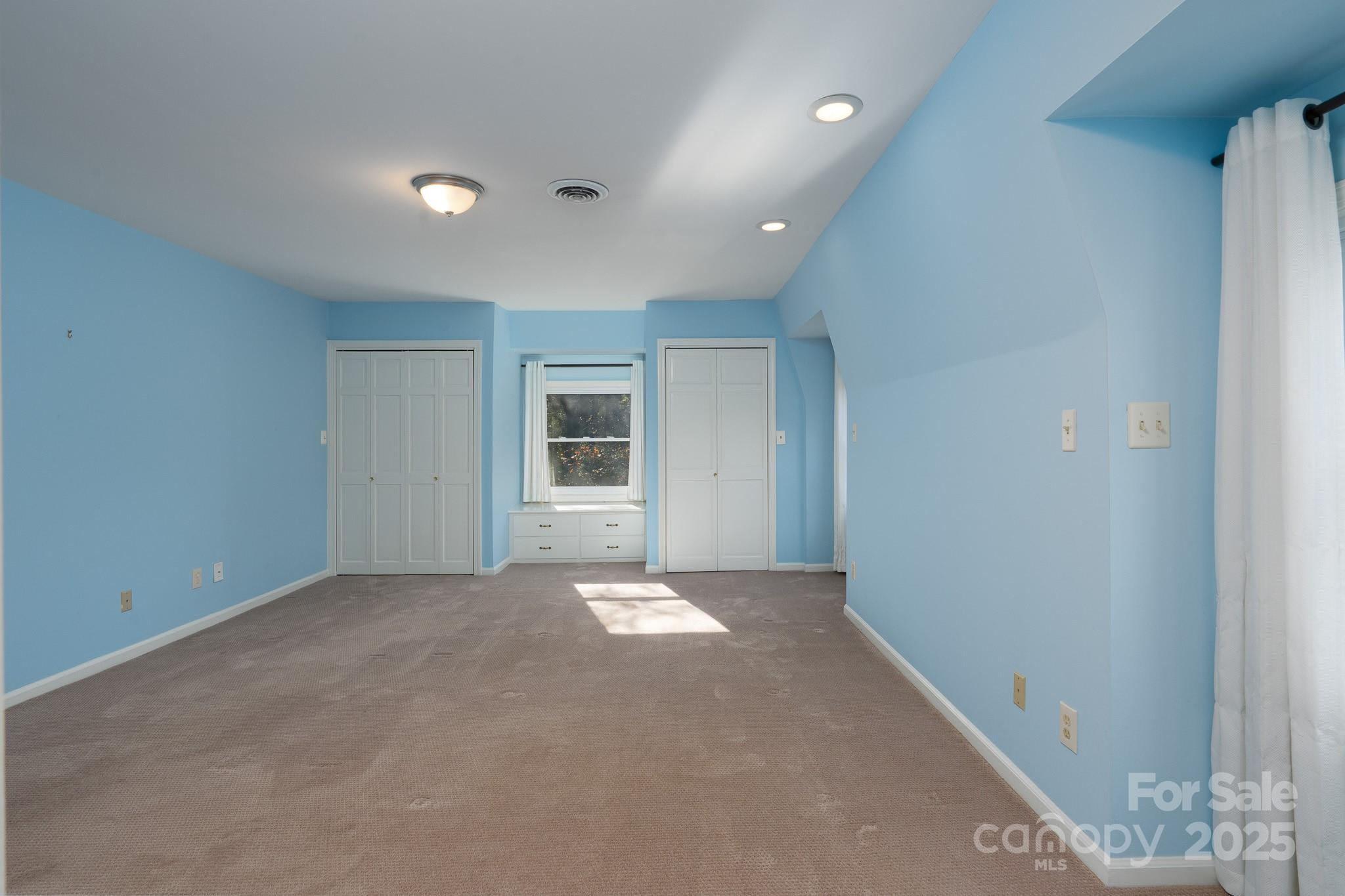 758 Williamsburg Drive Property Photo 18