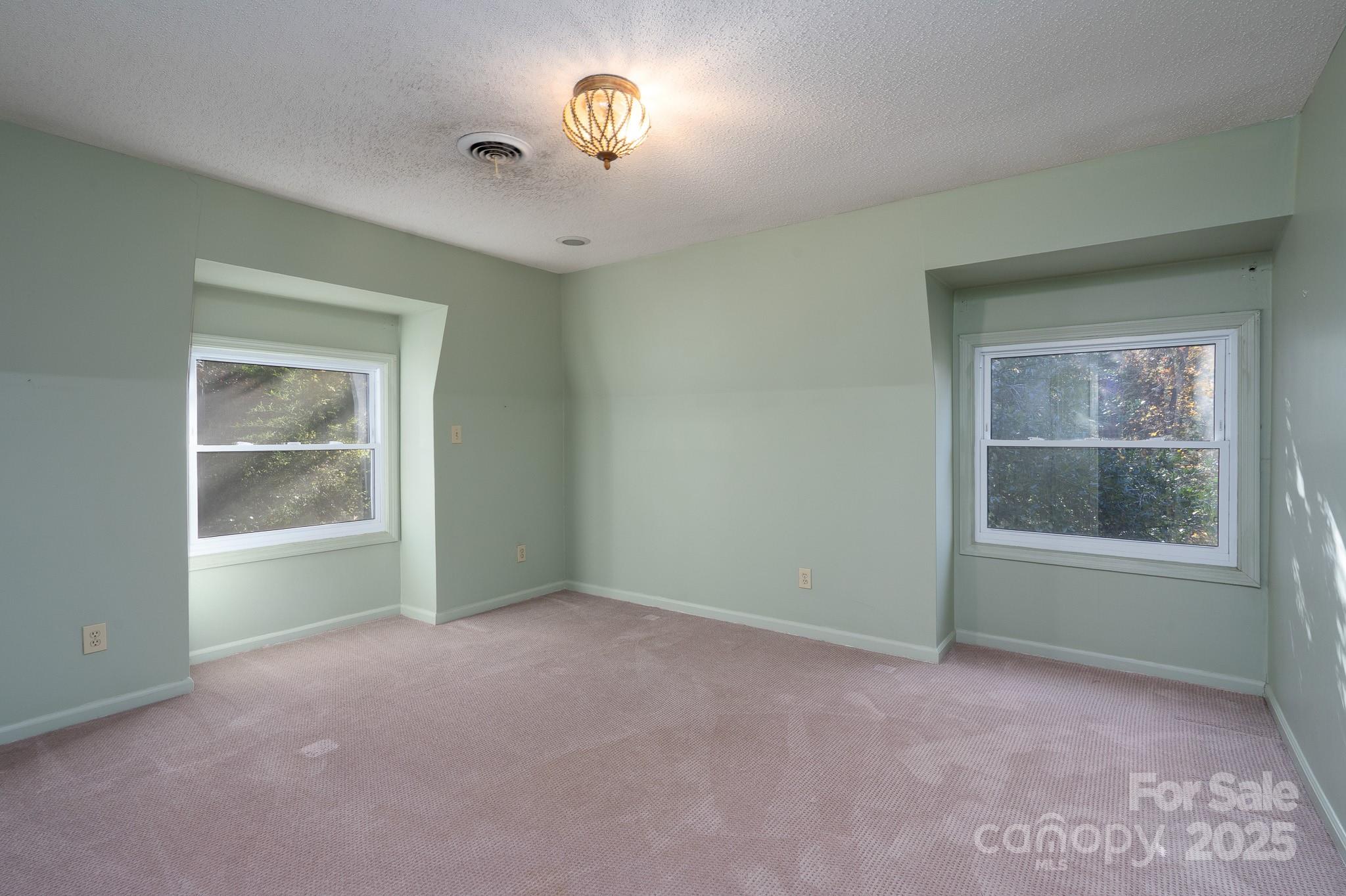 758 Williamsburg Drive Property Photo 21