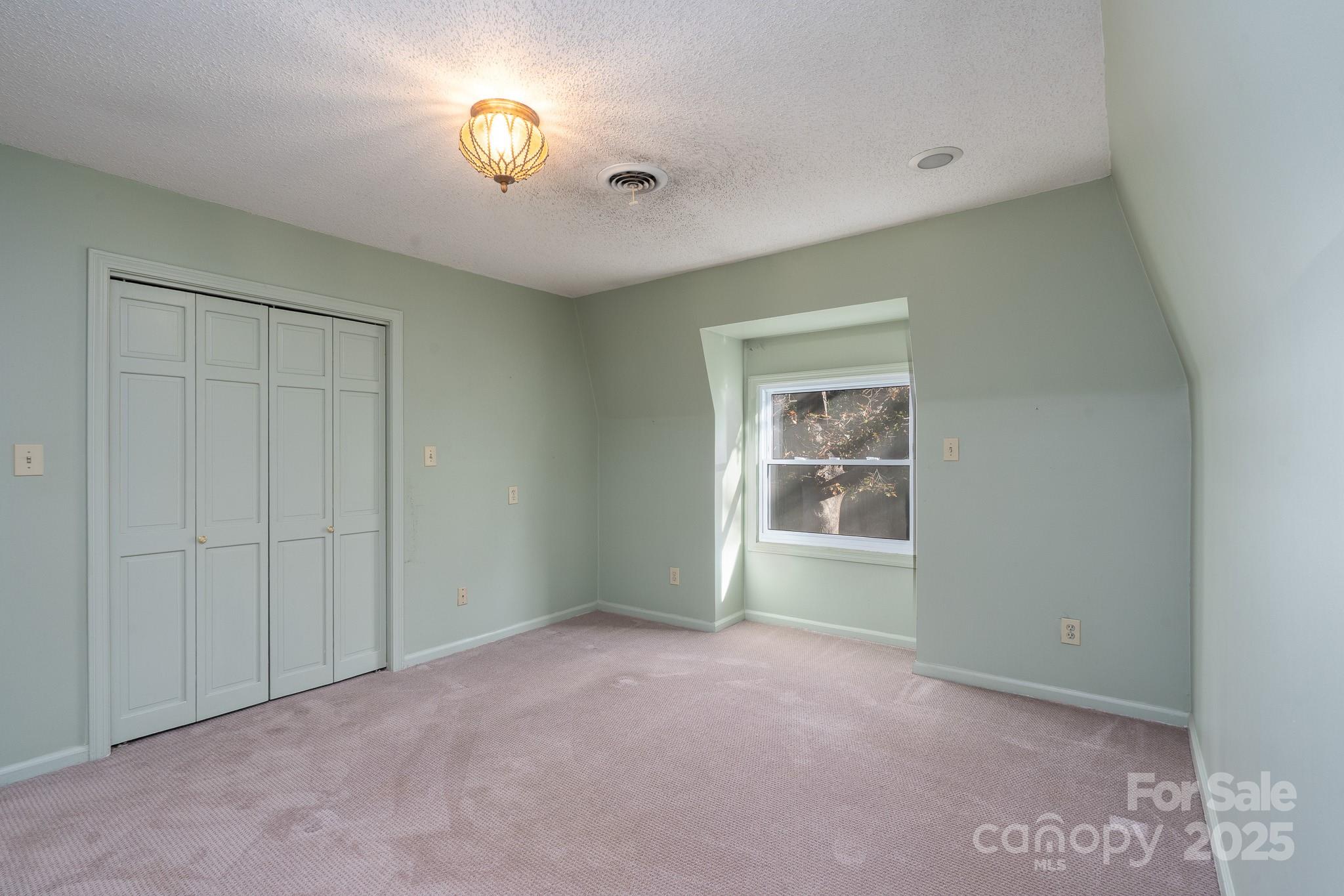 758 Williamsburg Drive Property Photo 22