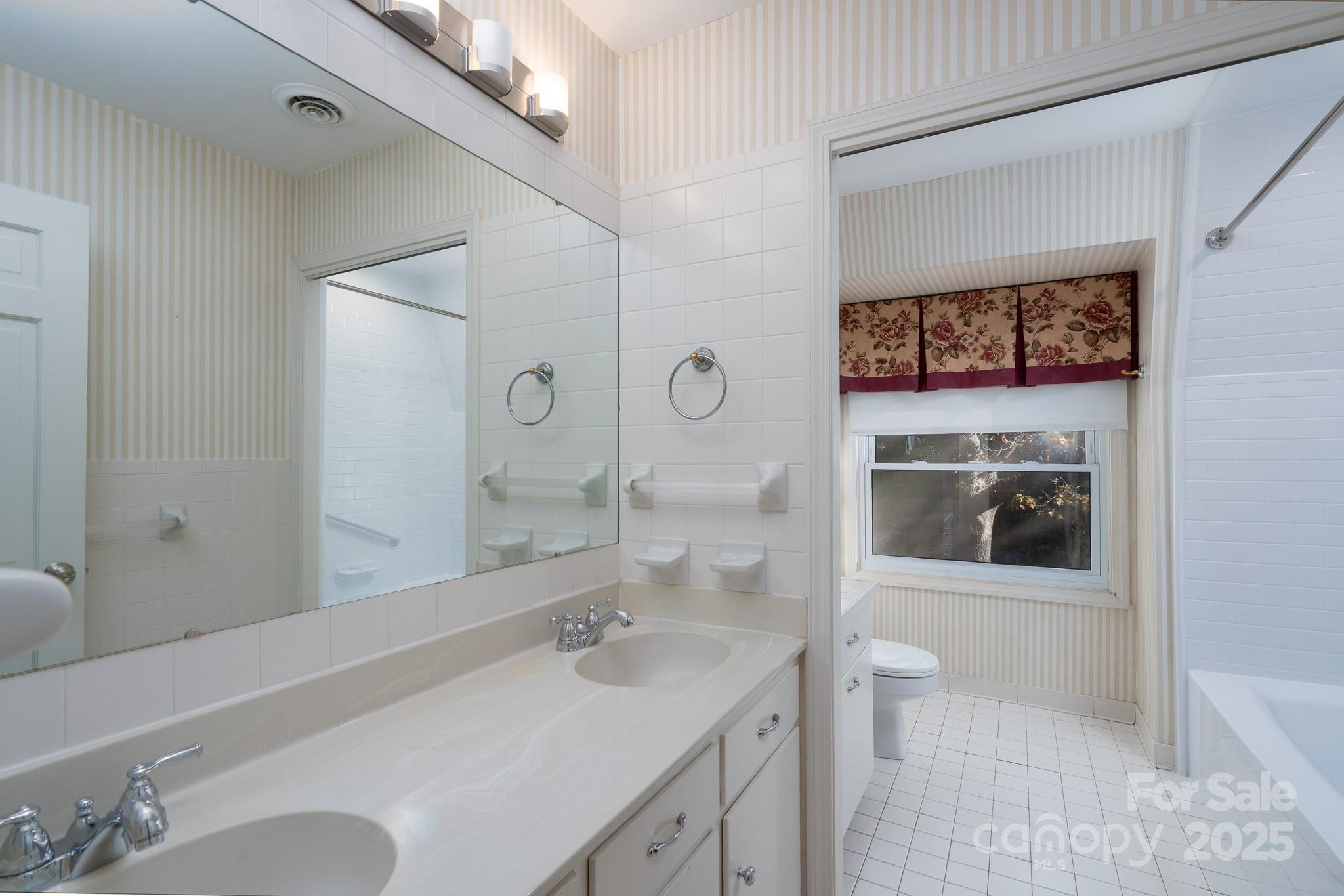 758 Williamsburg Drive Property Photo 27