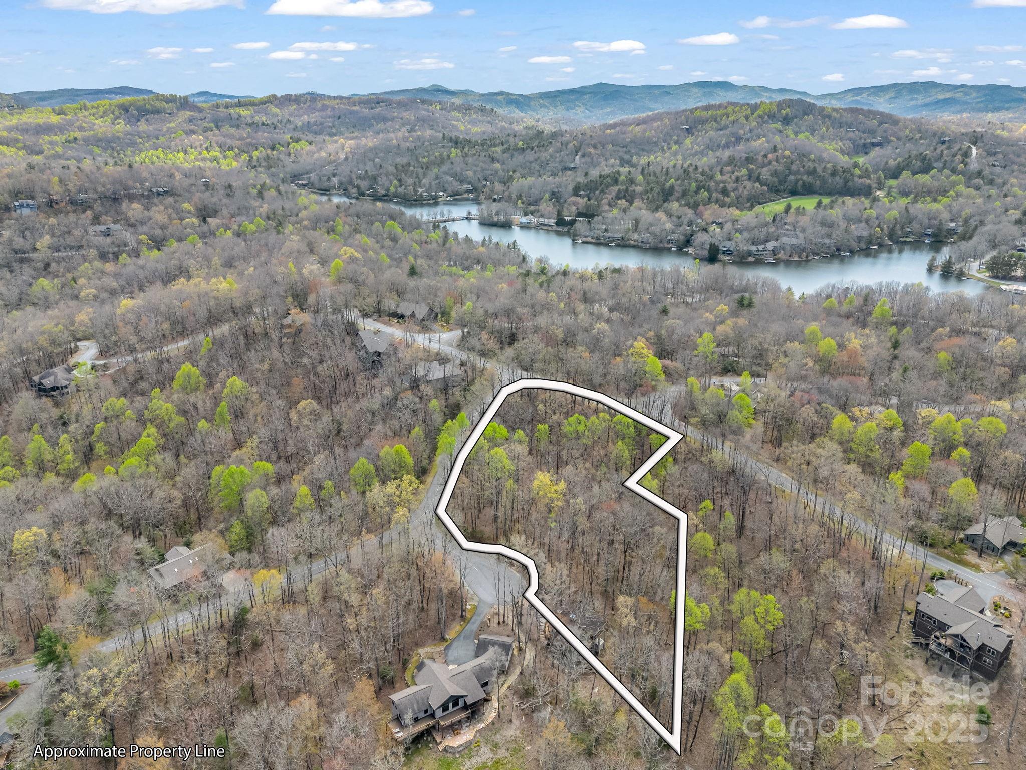 U18 L72 Uwaga Court Property Photo