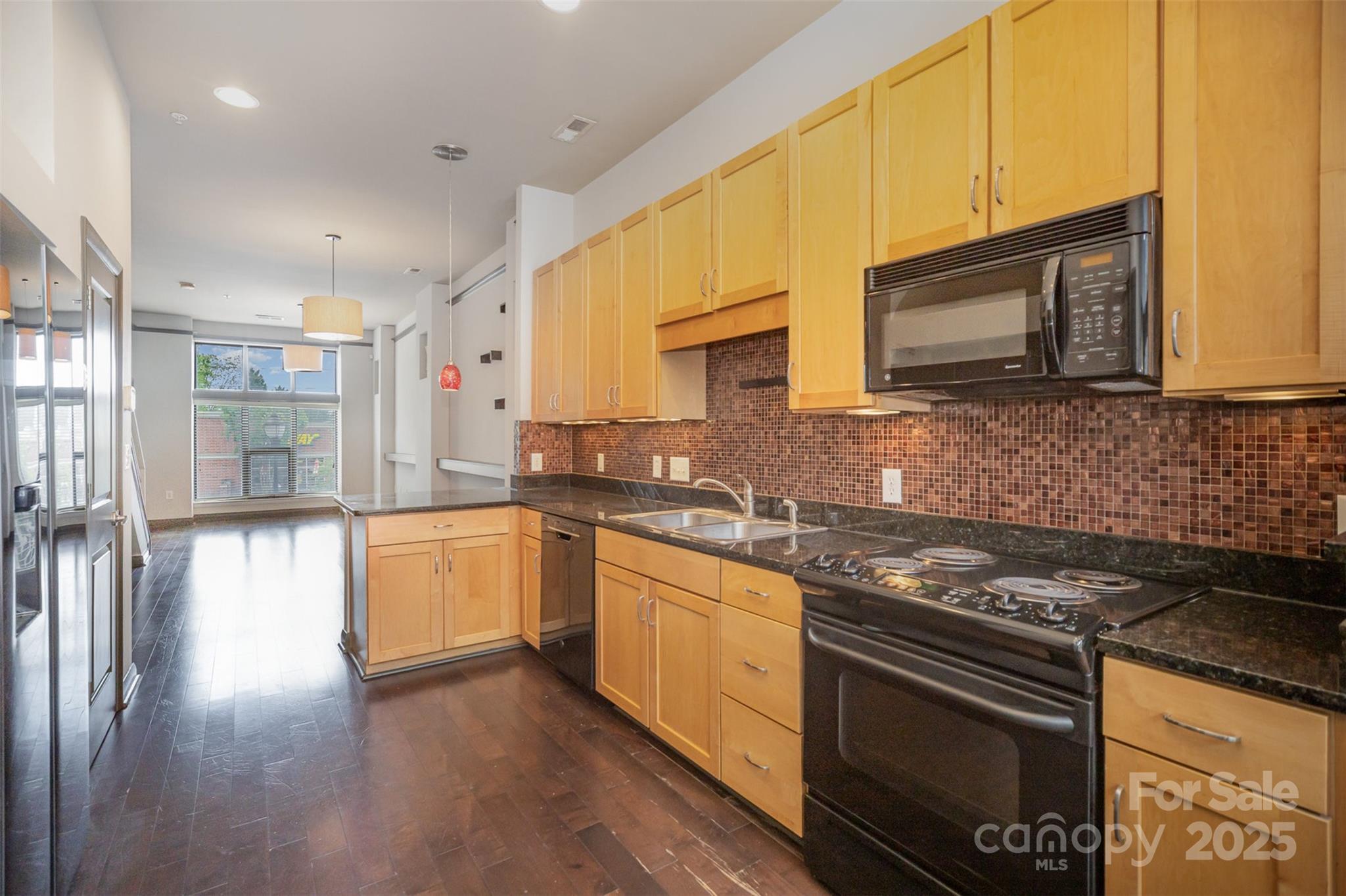 562 New Bern Station Court Property Photo 12