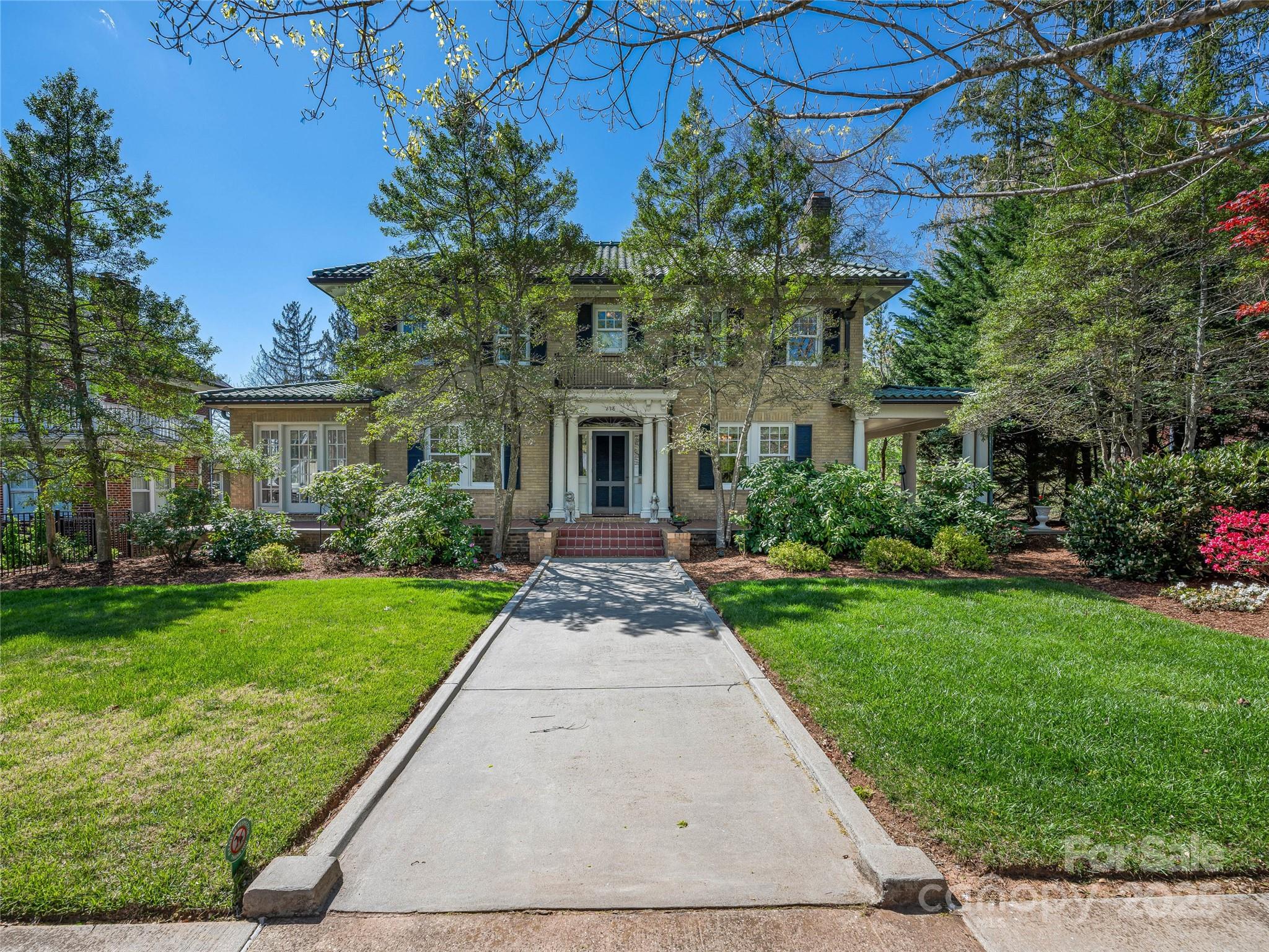 218 Kimberly Avenue Property Photo