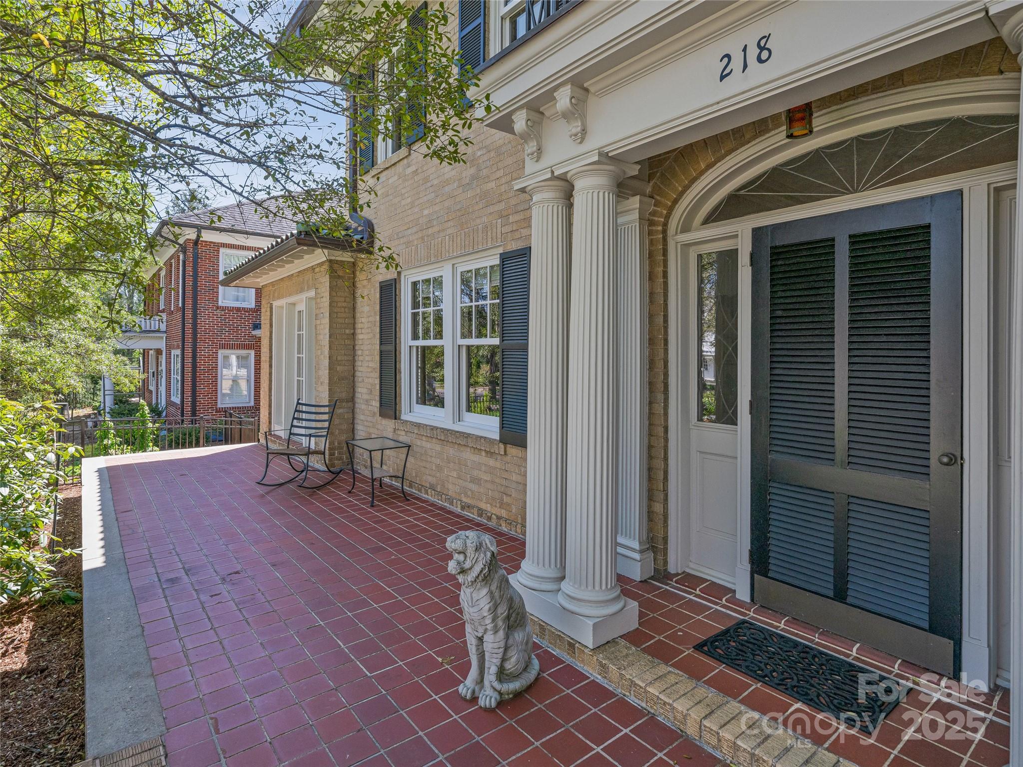 218 Kimberly Avenue Property Photo 4
