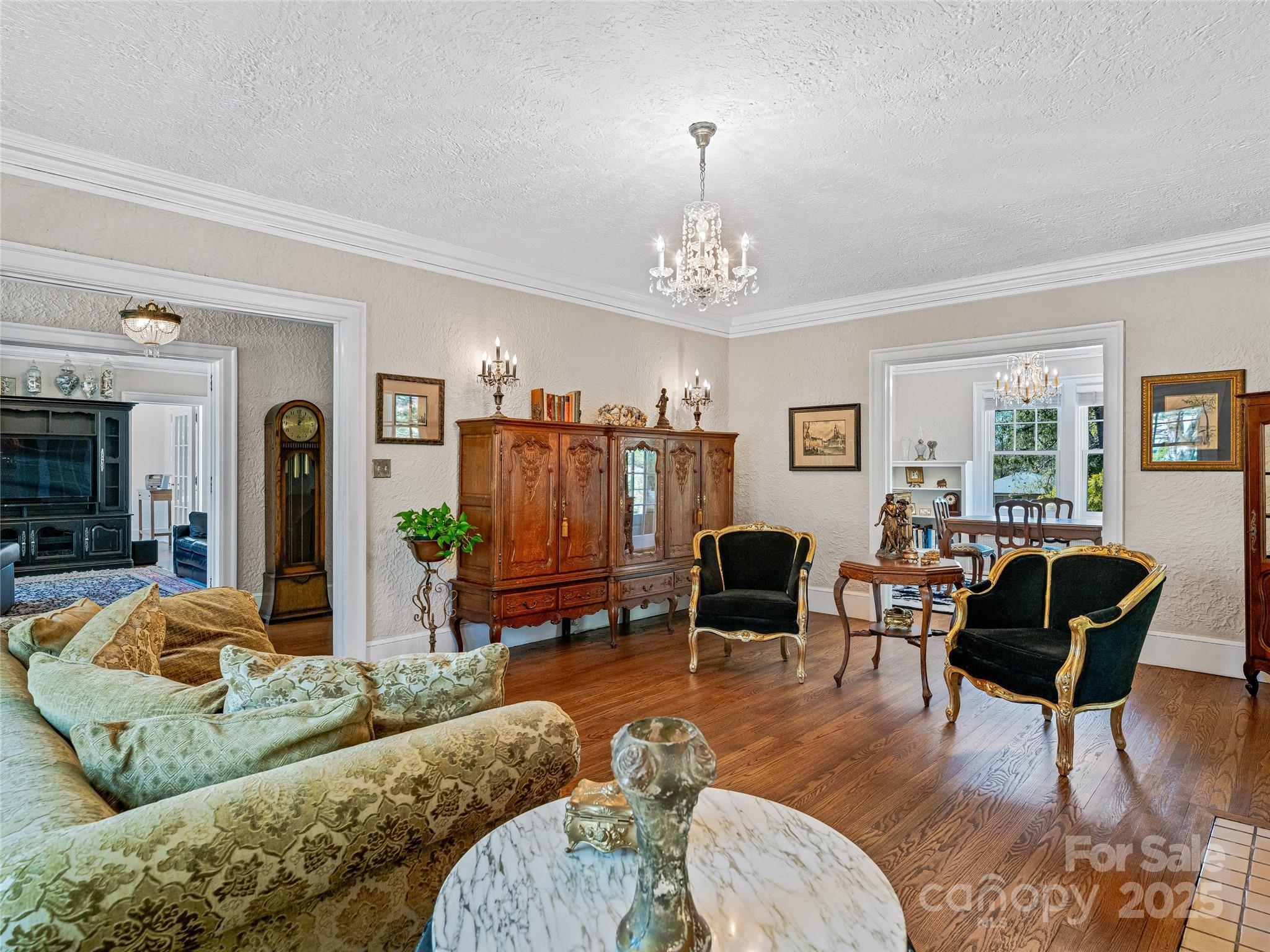 218 Kimberly Avenue Property Photo 8