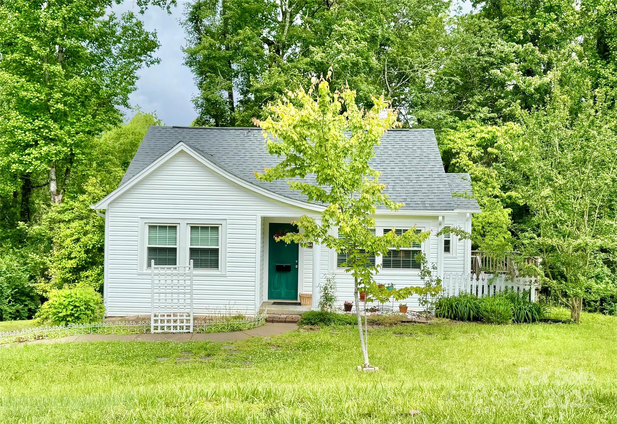 341 Eastover Circle Property Photo 1